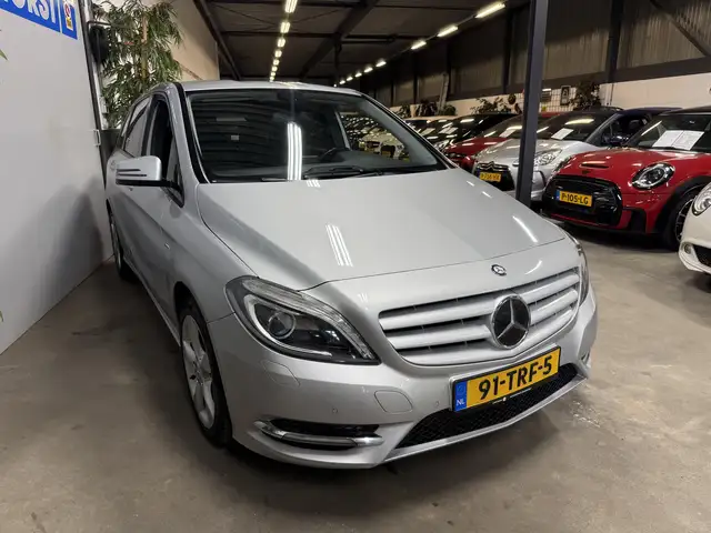 Mercedes-Benz B-Class view 3