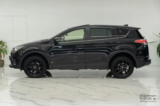 Toyota RAV4 view 8