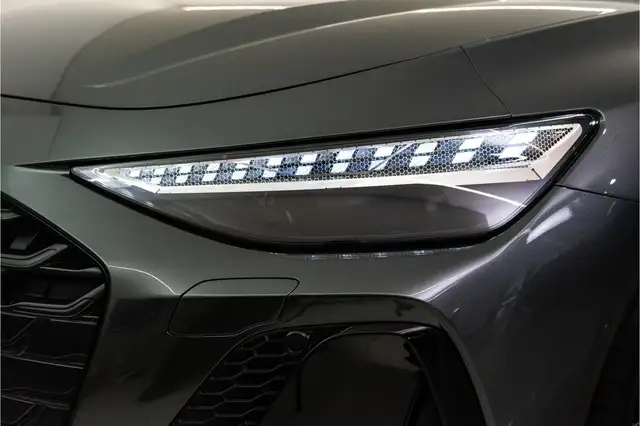 Audi A6 view 10