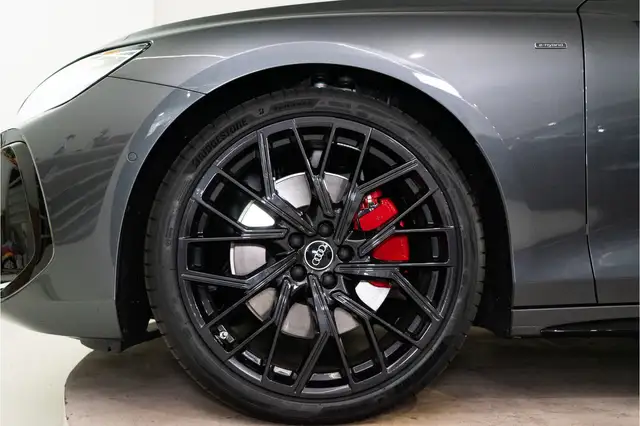 Audi A6 view 13