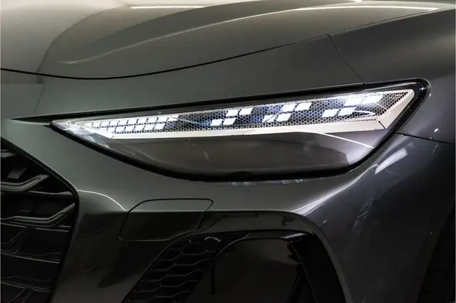 Audi A6 view 11