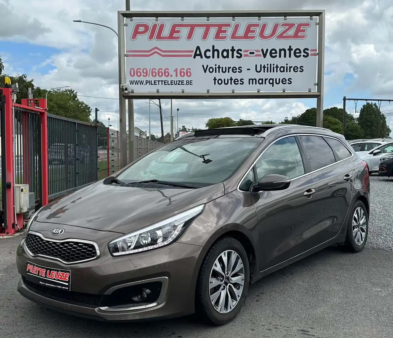 Kia Ceed / cee'd Cee'D 1.6 CRDi Navi/caméra statio/bluet/isofix Brons - 1