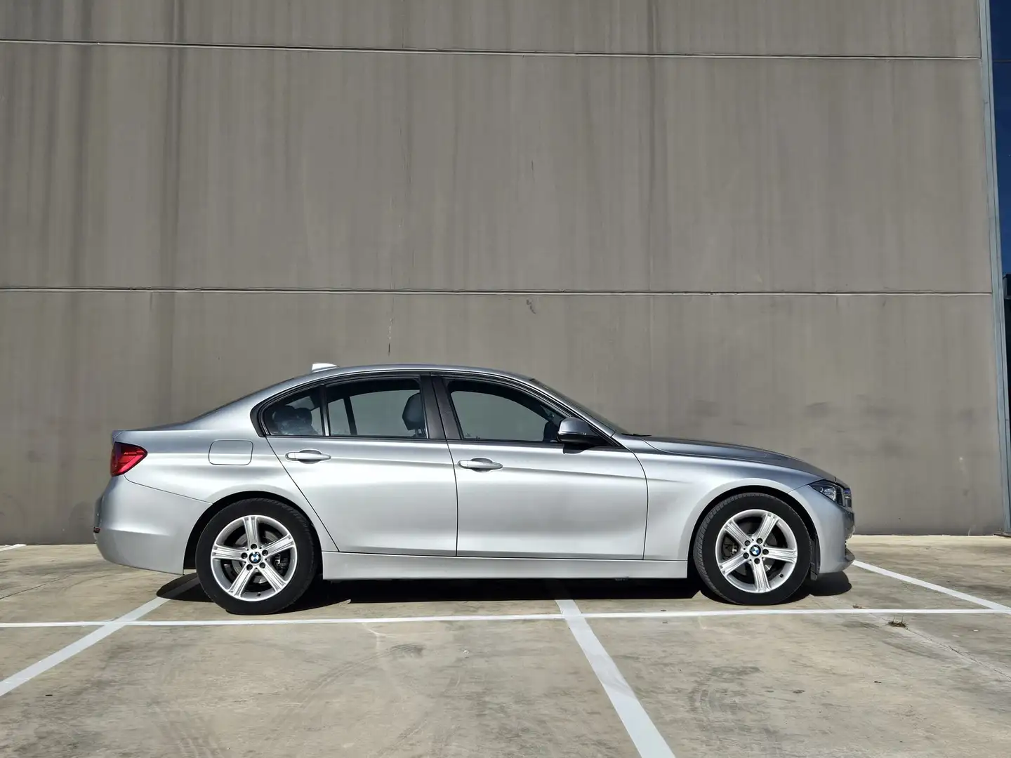 BMW 320 320dA Gris - 2