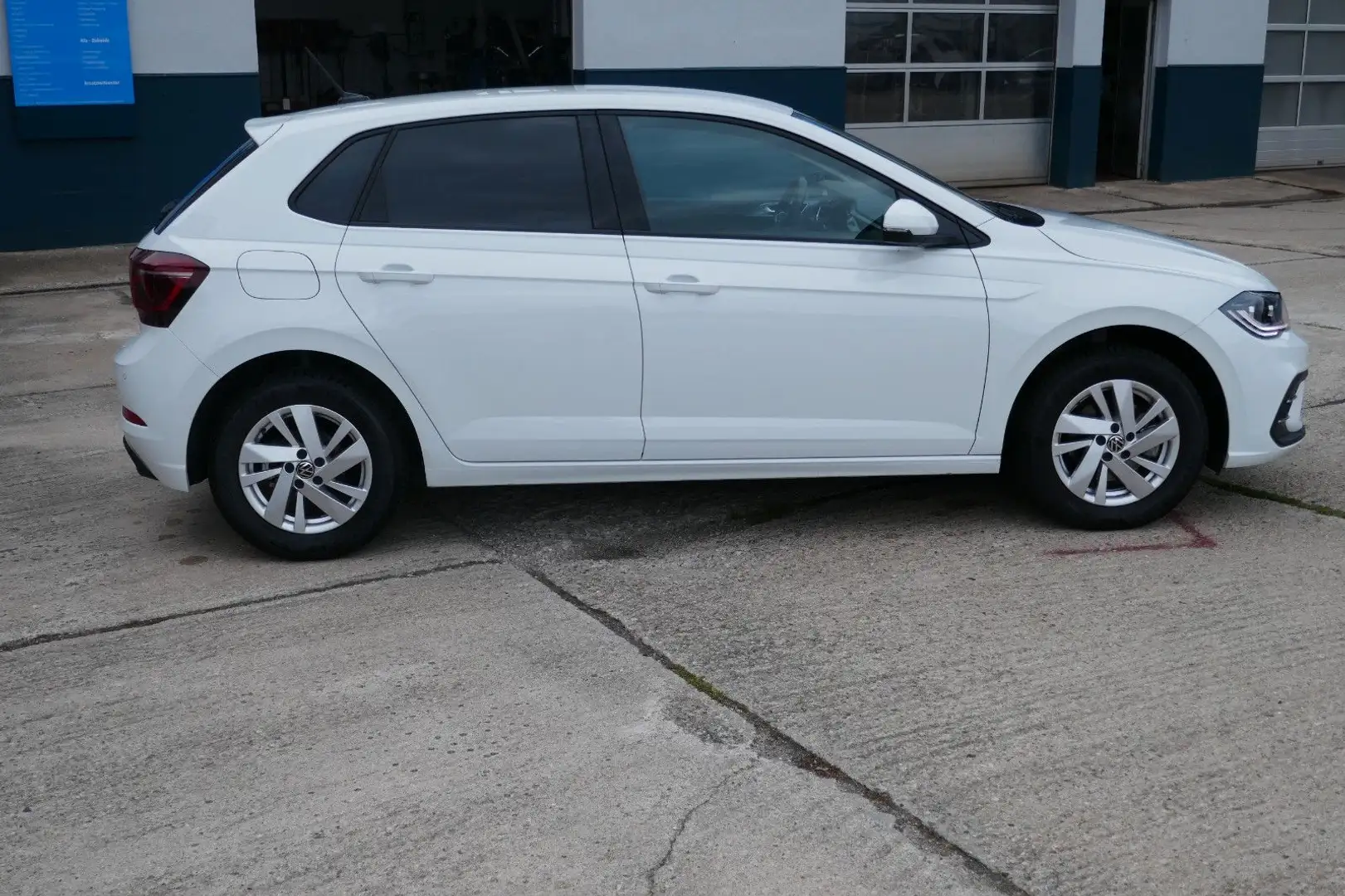 Volkswagen Polo VI Style DSG Matrix/ACC/Nav/Kam/PDC/SHZ Weiß - 2