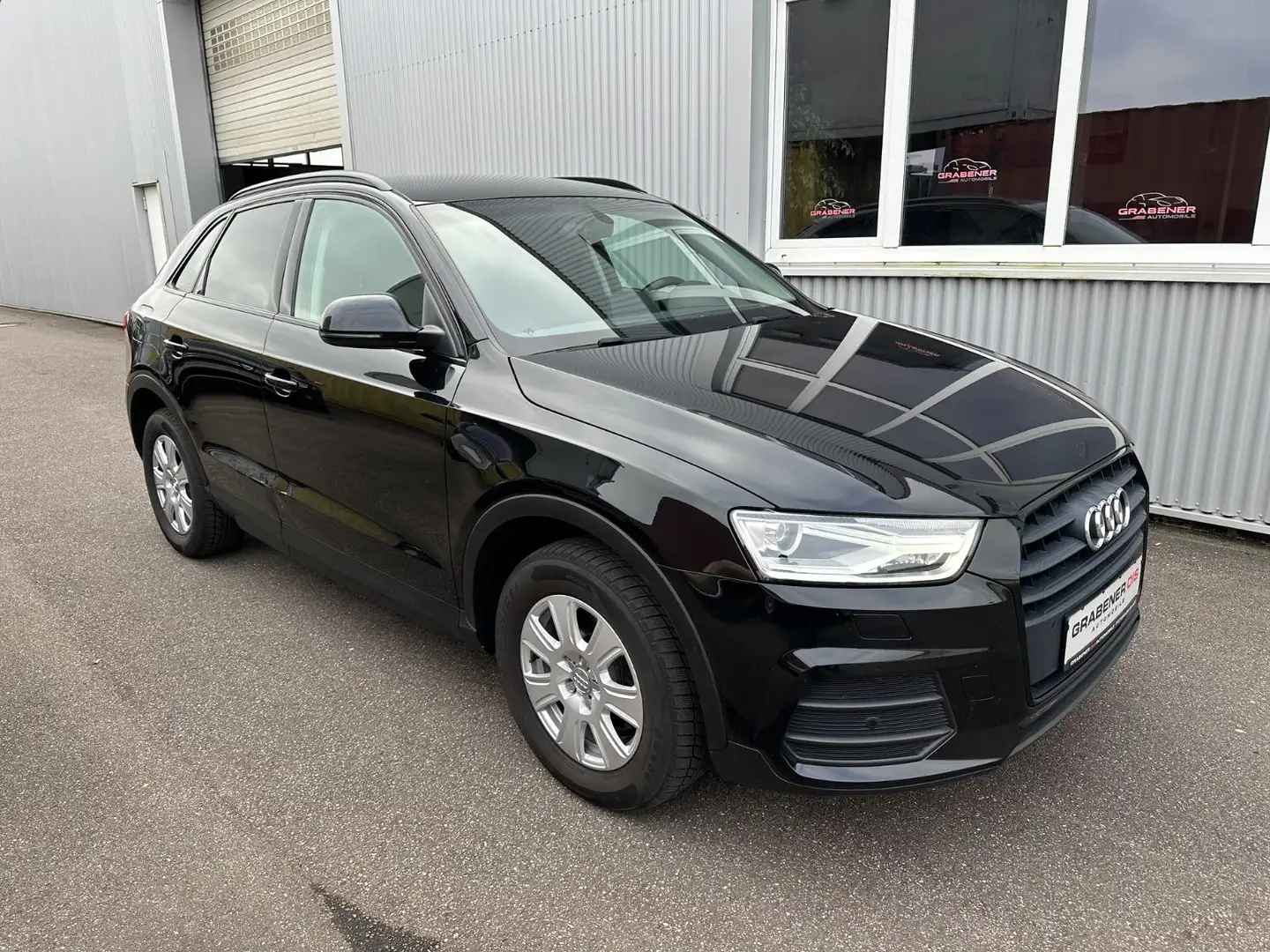 Audi Q3 BLACK EDITION S-Line 2.0 basis NAVI KeyGO AHK Чорний - 1