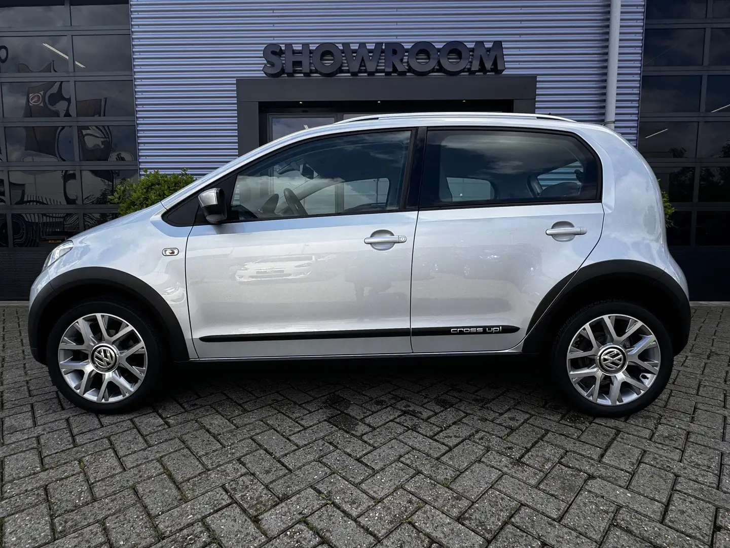 Volkswagen up! 1.0 cross up! BlueMotion Airco|PDC|Cruisecontrol|S Grijs - 2
