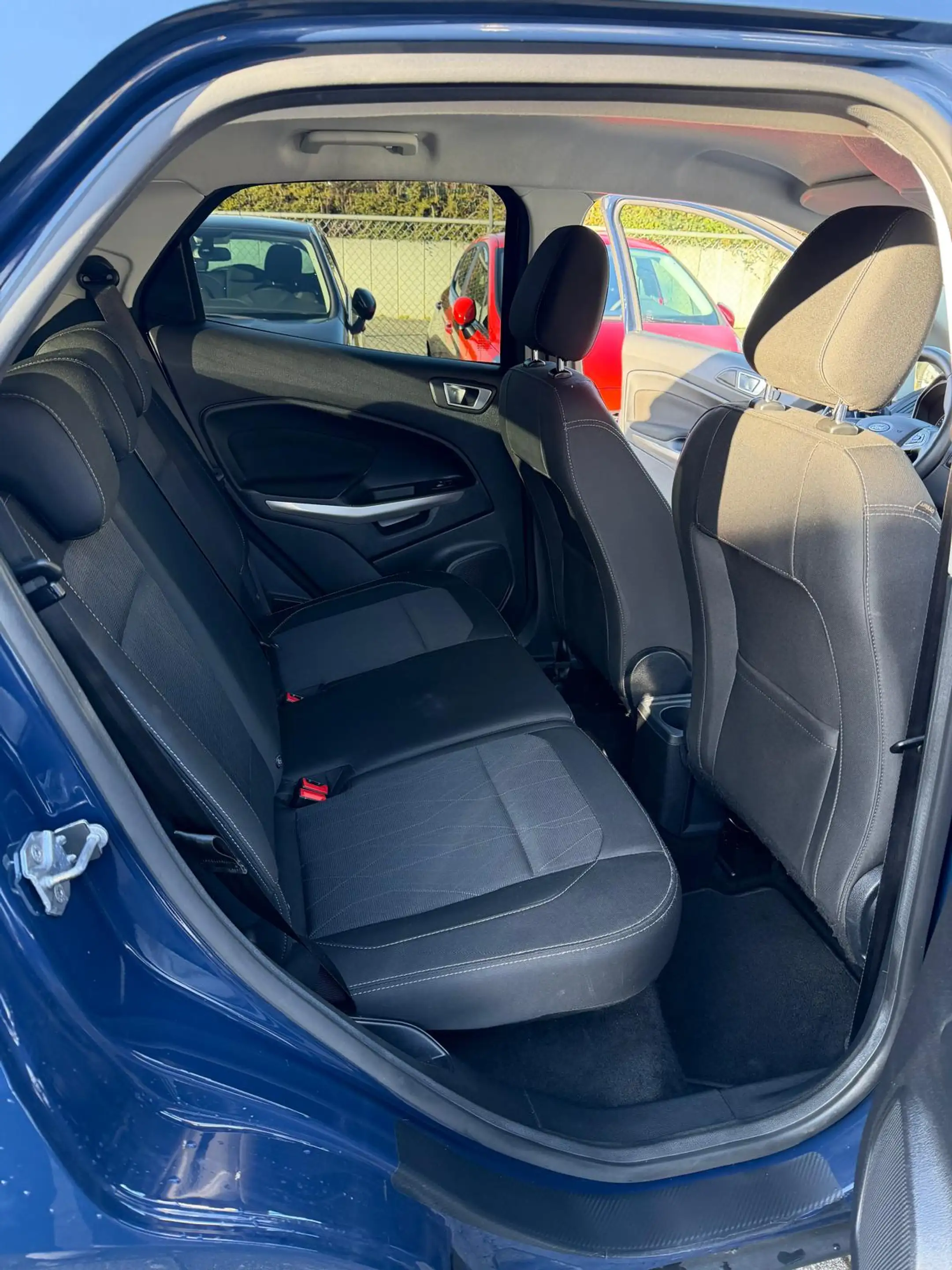 Ford EcoSport Trend — photo 10