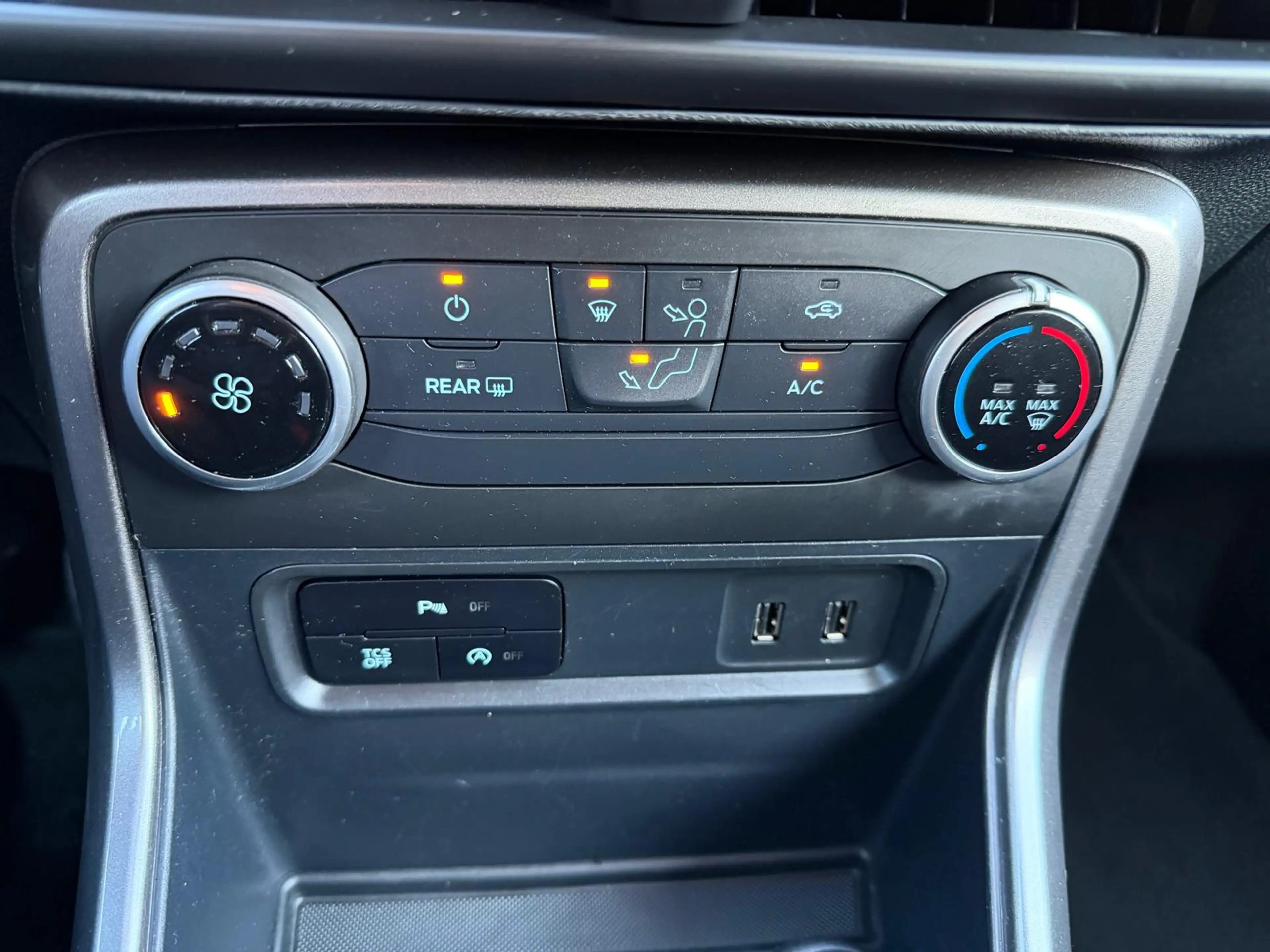Ford EcoSport Trend — photo 12