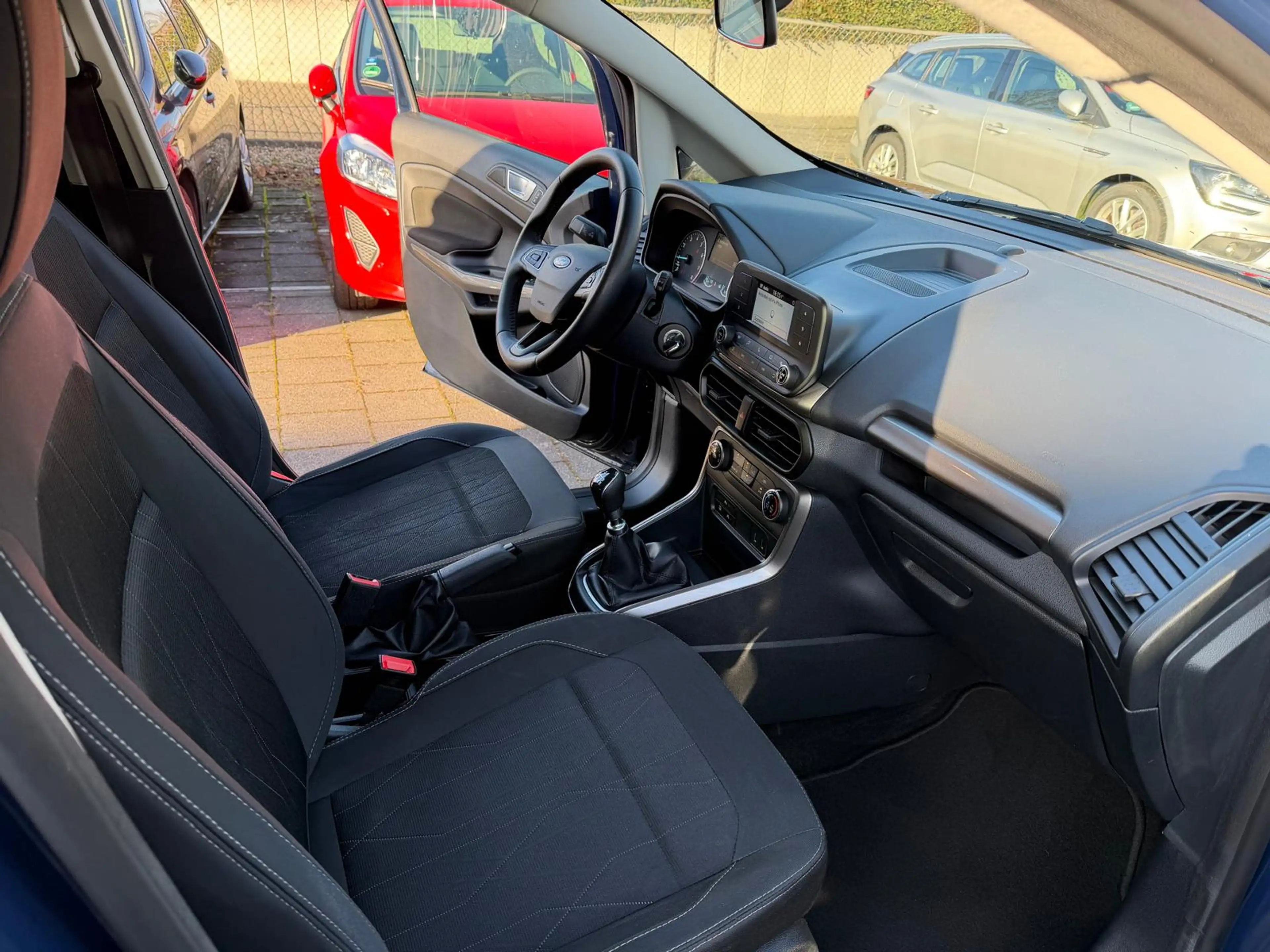 Ford EcoSport Trend — photo 9