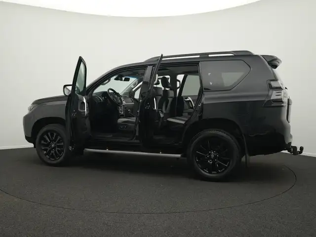Toyota Land Cruiser view 16