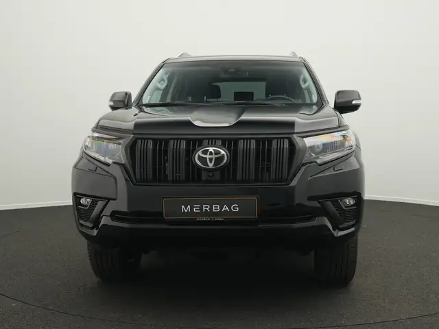 Toyota Land Cruiser view 2