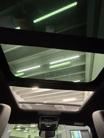 Land Rover Range Rover Velar view 12