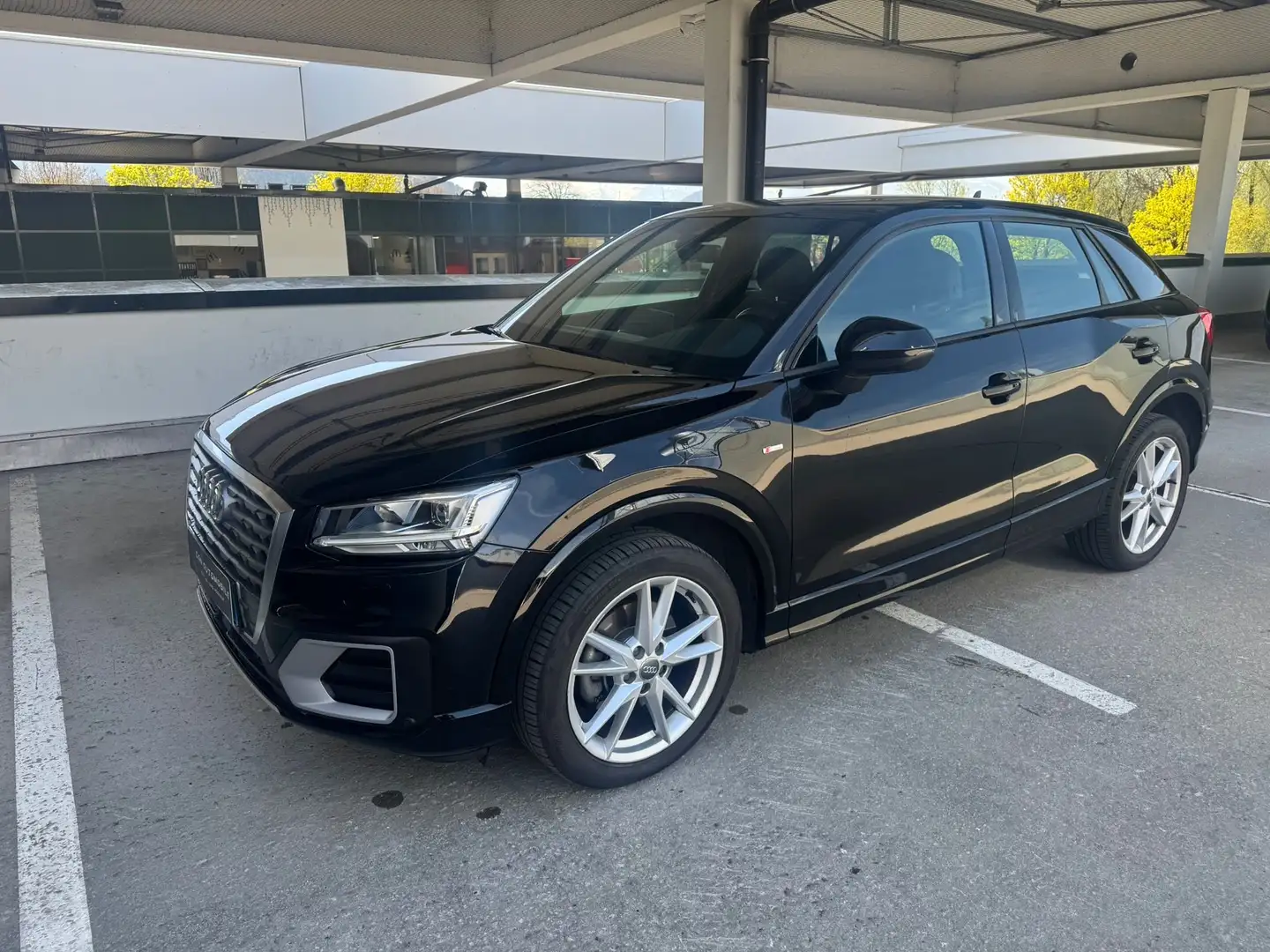 Audi Q2 quattro sport Schwarz - 1
