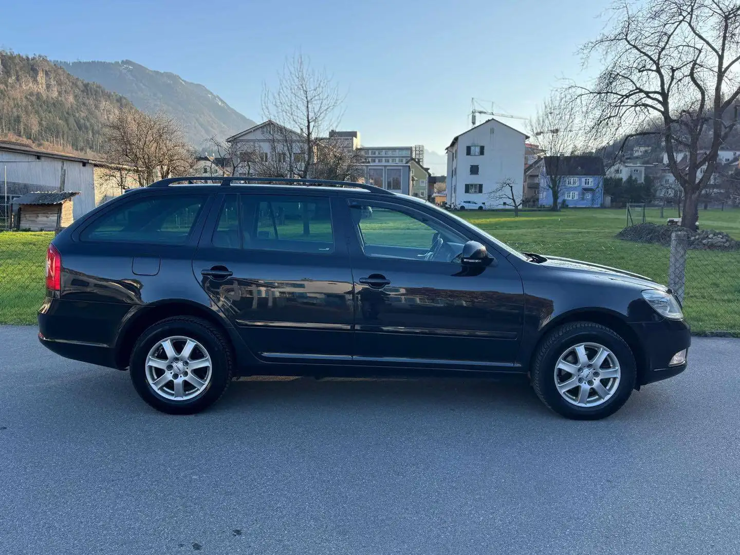 Skoda Octavia Elegance 4X4 ALLRAD *AHK *SZH *TEMPOMAT *P.SENSOR Schwarz - 2