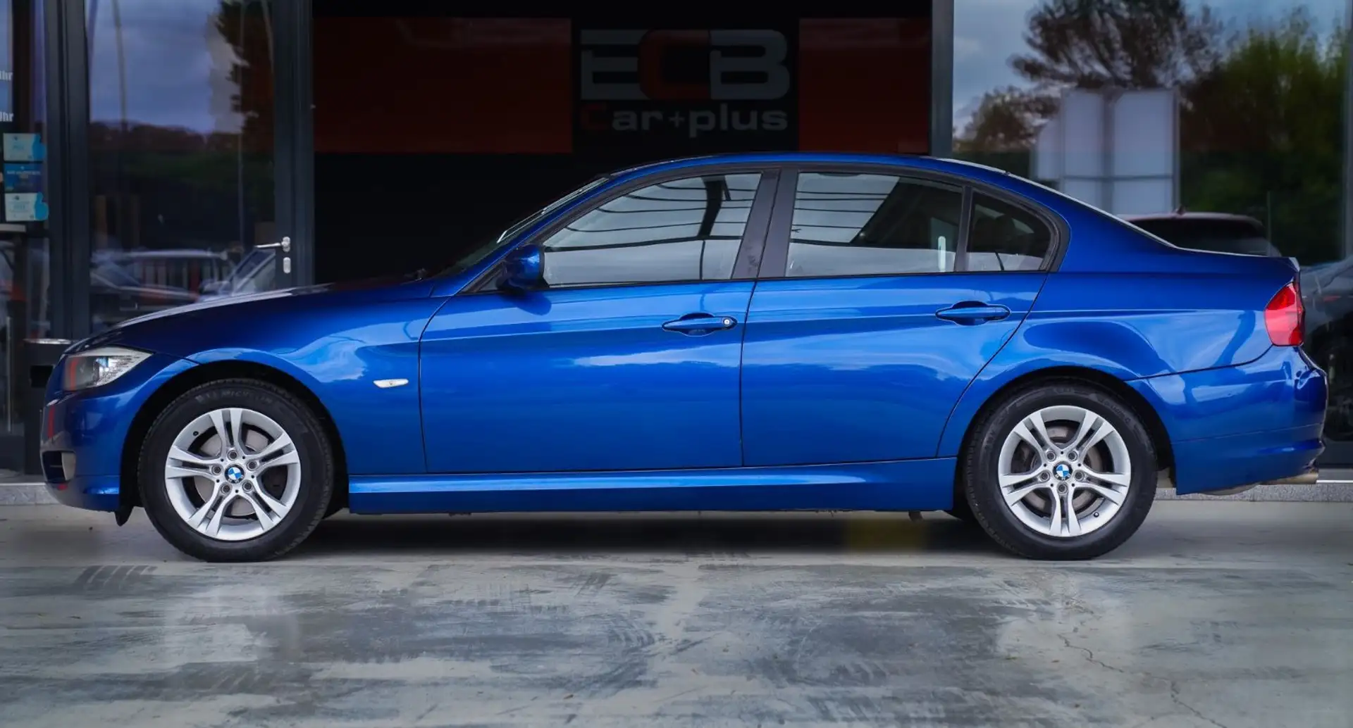 BMW 318 i Lim. *SHZ/Klima/TÜV 05/2026* Синій - 2