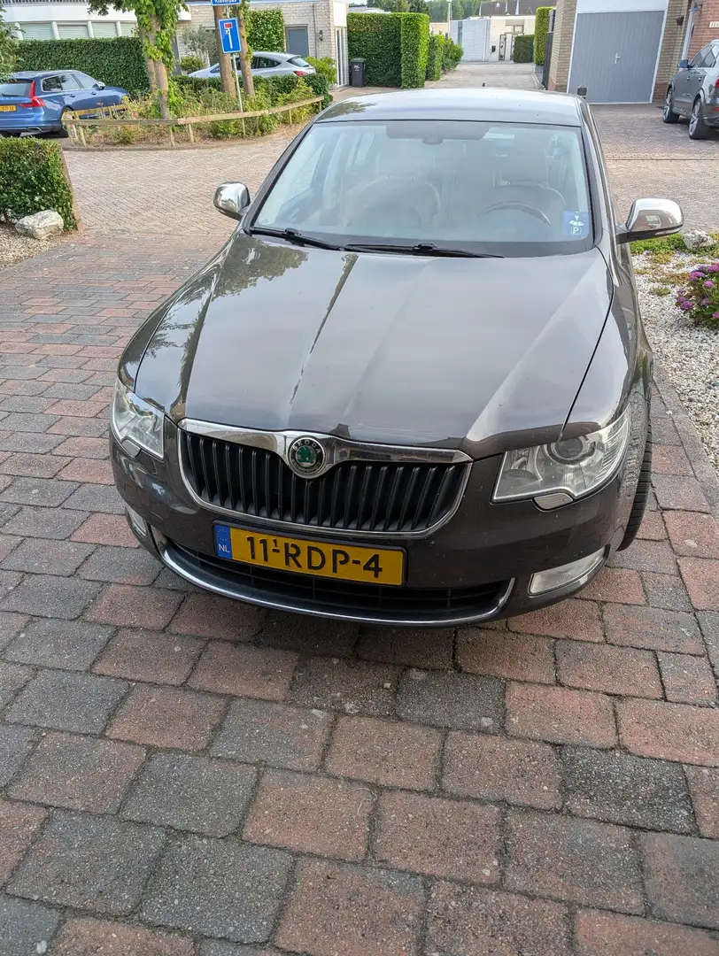 Skoda Superb 1.8 TSI Elegance Bns, Laurin & Klement Bruin - 1
