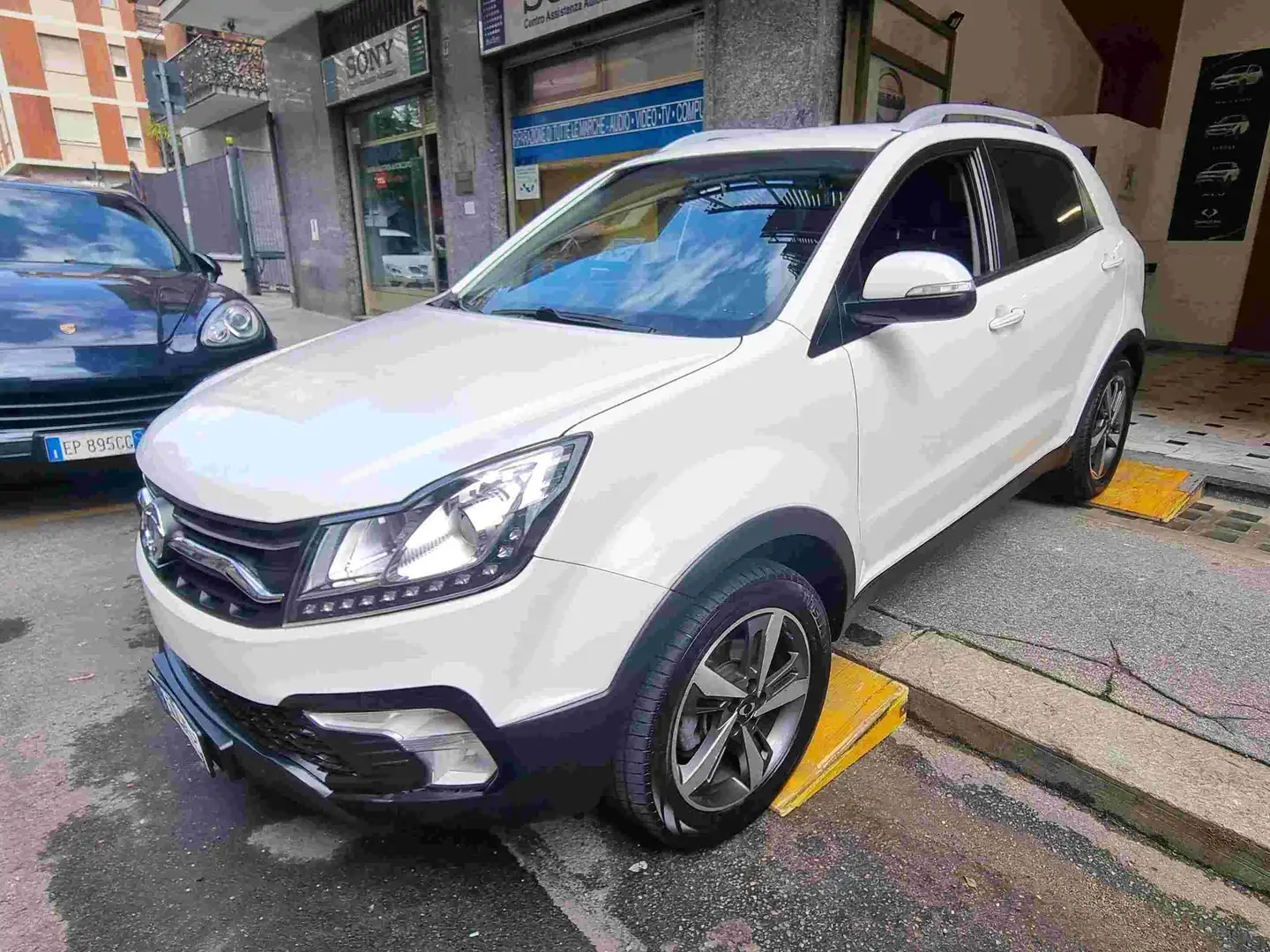 SsangYong Korando Korando III 2014 2.0 Limited Gpl 2wd my17 Bianco - 1