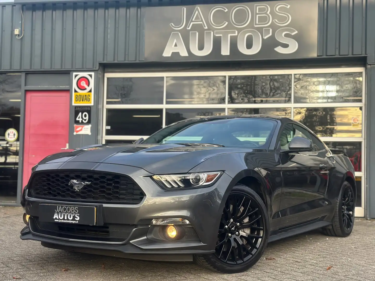 Ford Mustang Fastback 2.3 EcoBoost Grijs - 2