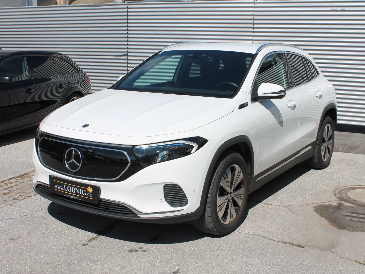 Mercedes-Benz EQA 250 66,5kWh Aut. Bílá - 1