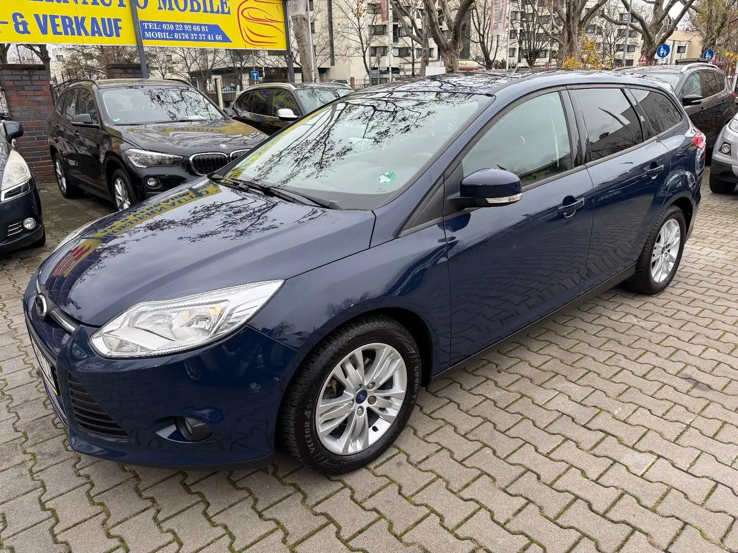 Ford Focus Turnier Trend 1,6 Ti-VCT 92kW PowerShift Blau - 1