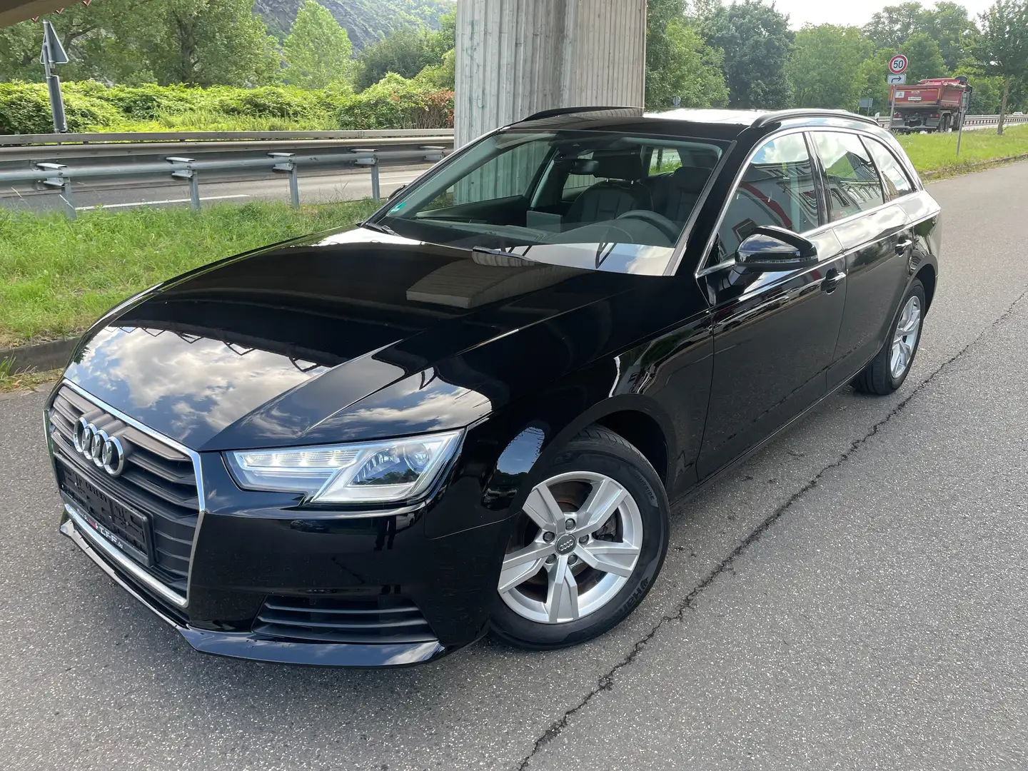 Audi A4 1.4 TFSI 150ps*Automatik*XENON*PDC*SCHIEBEDACH*LED Schwarz - 1