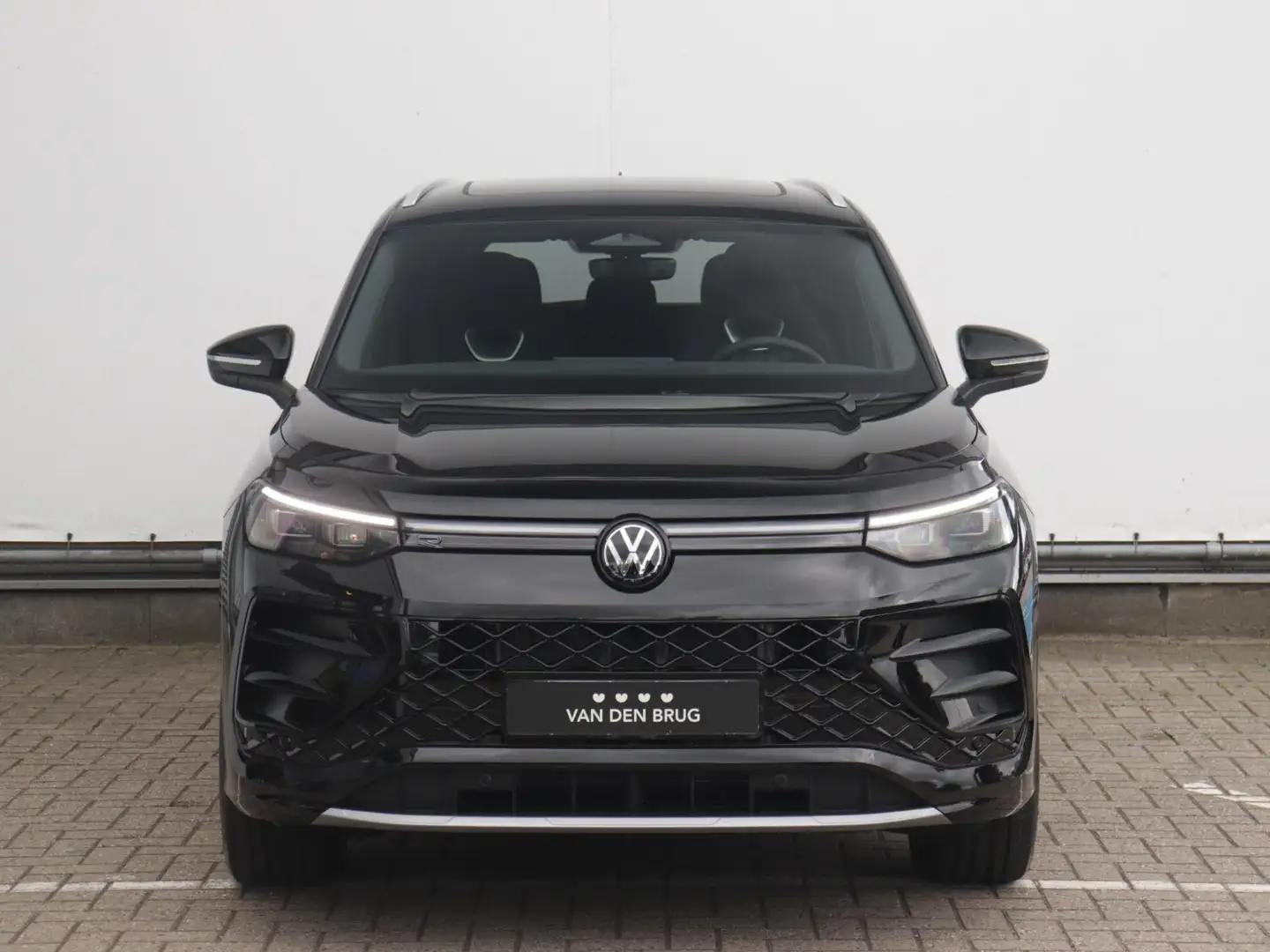 Volkswagen Tayron R-Line-Edition 1.5 eHybrid 150 kW / 204 pk SUV 6 v Zwart - 2