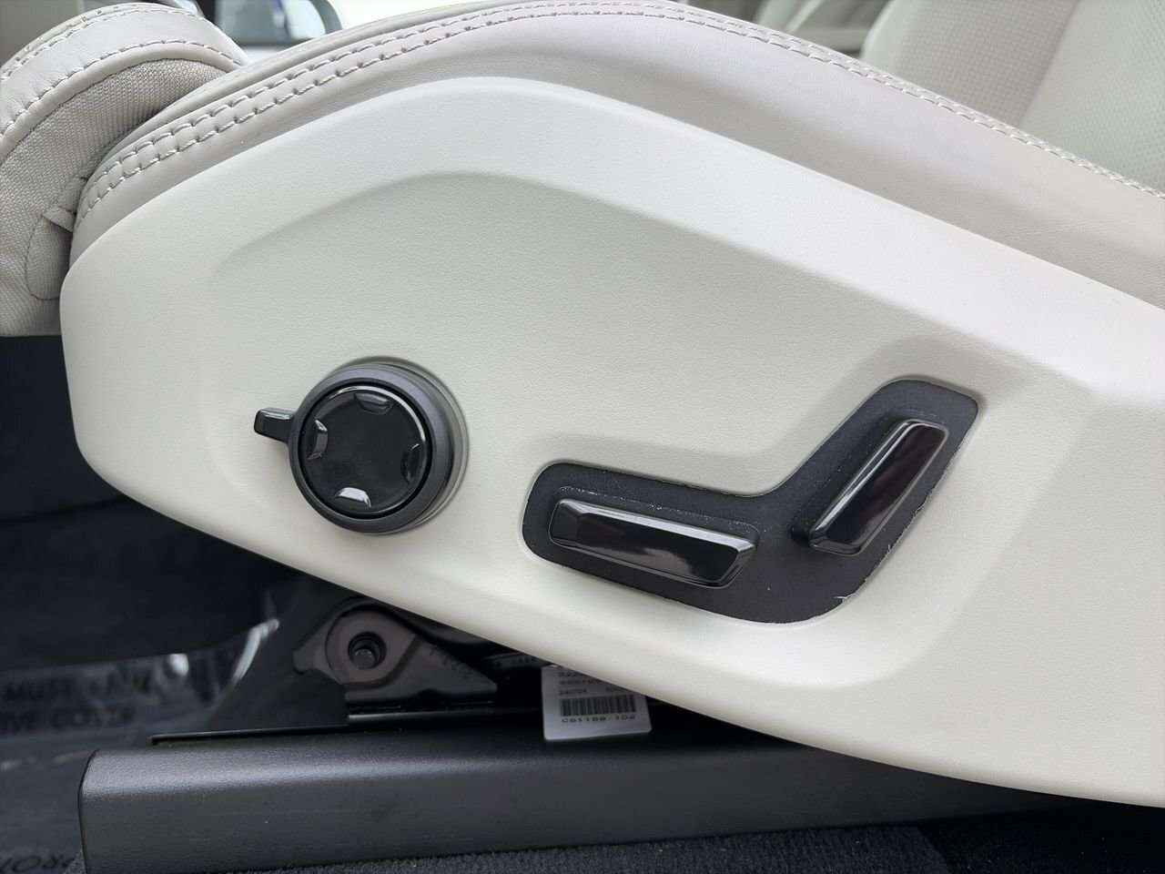 2025 Volvo XC90 Ultra Bright Theme Local One-Owner | Accident-Free thumb 20