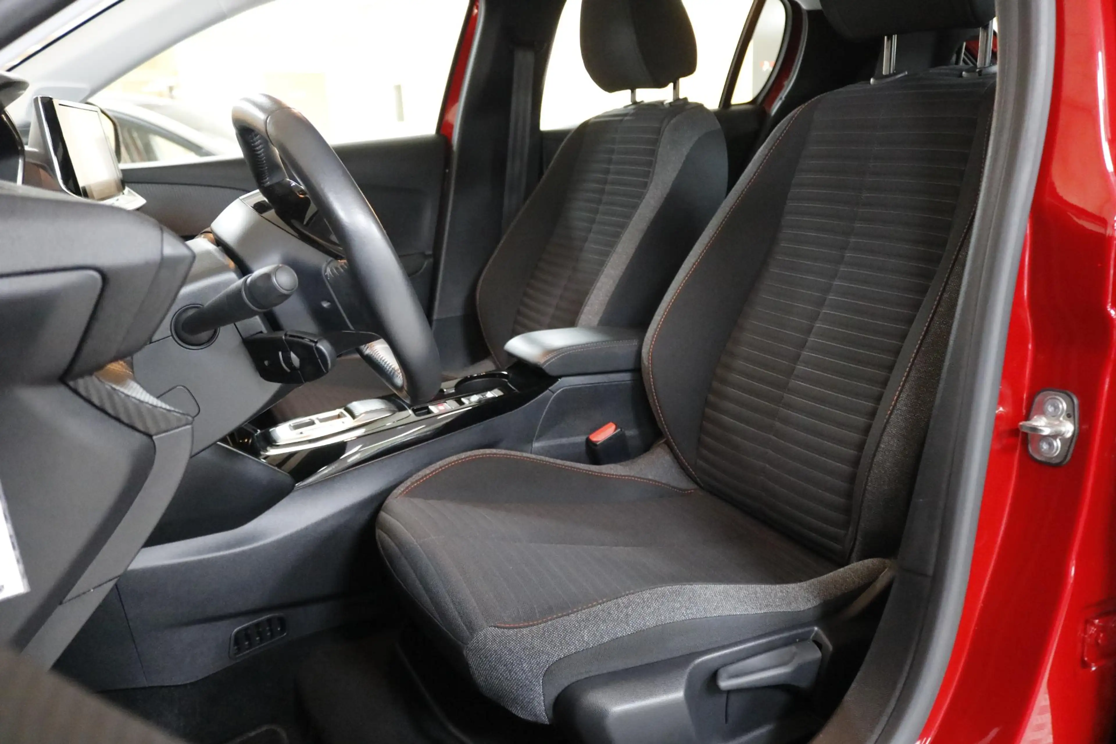 Peugeot e-208 EV Active 50 kWh Climate | Cruise | Carplay | Blue — photo 5