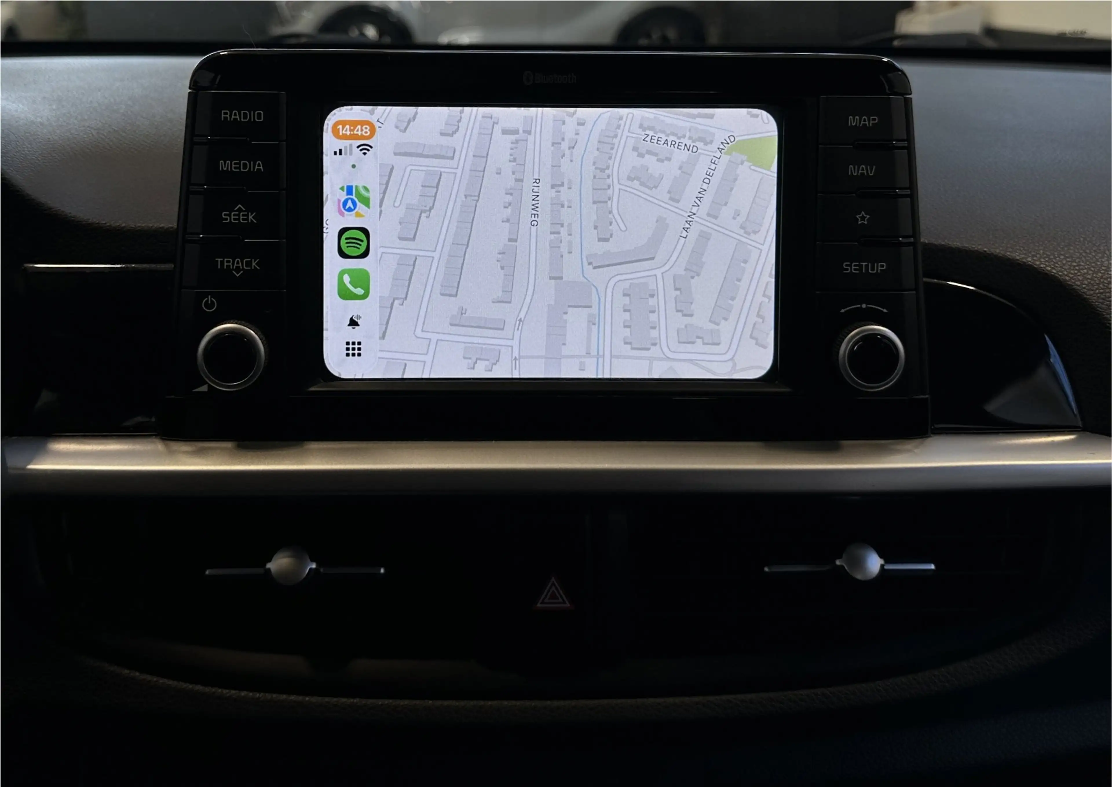Kia Picanto 1.0 CVVT ComfortPlusLine Navigator | NL | Apple Ca — photo 16