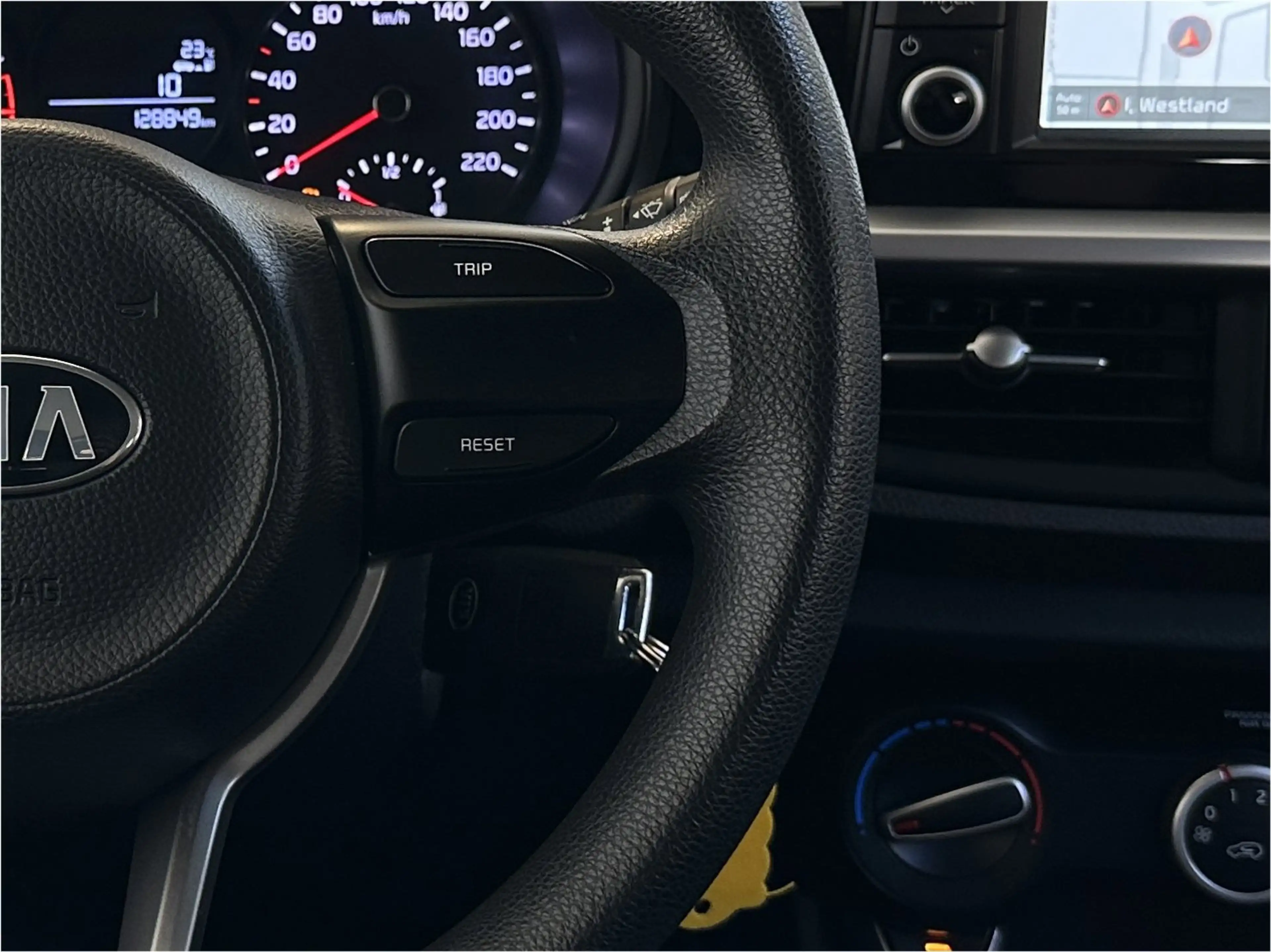 Kia Picanto 1.0 CVVT ComfortPlusLine Navigator | NL | Apple Ca — photo 22