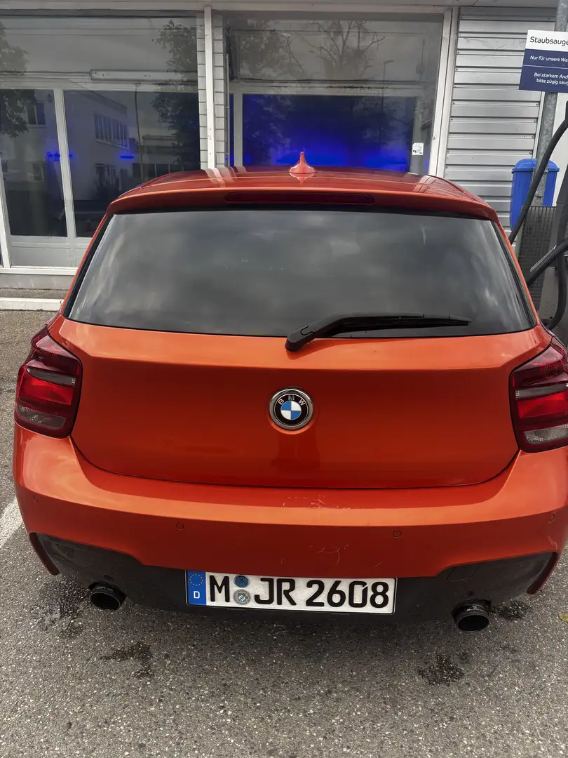 BMW M1 M Linie Orange - 2