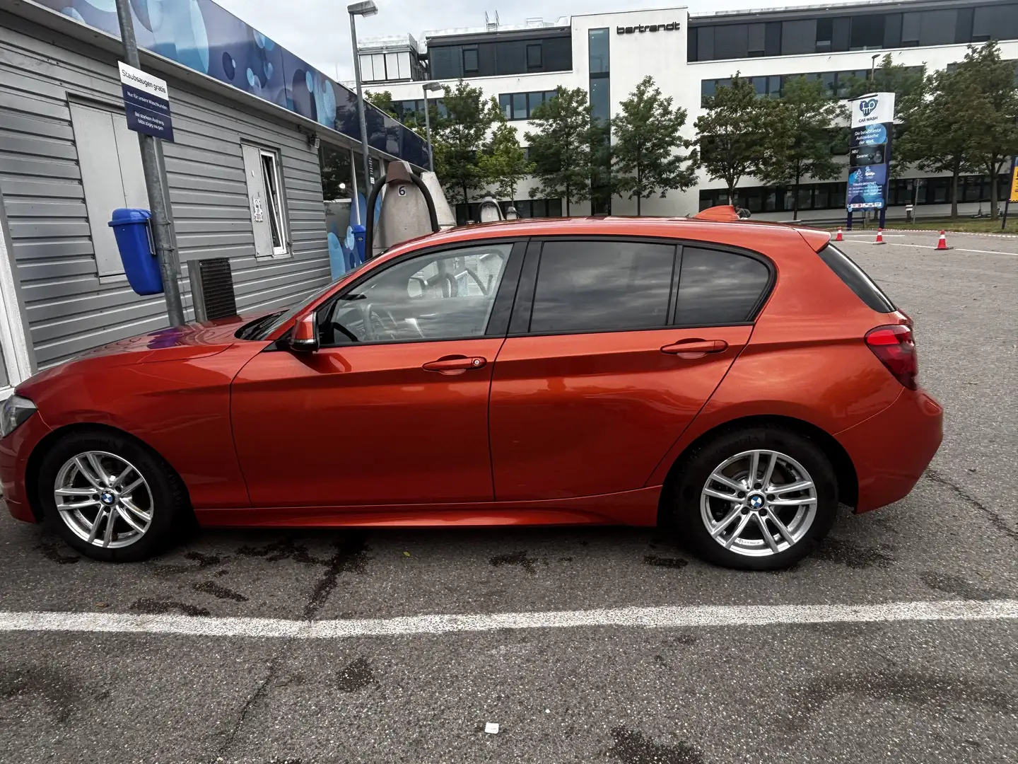 BMW M1 M Linie Orange - 1