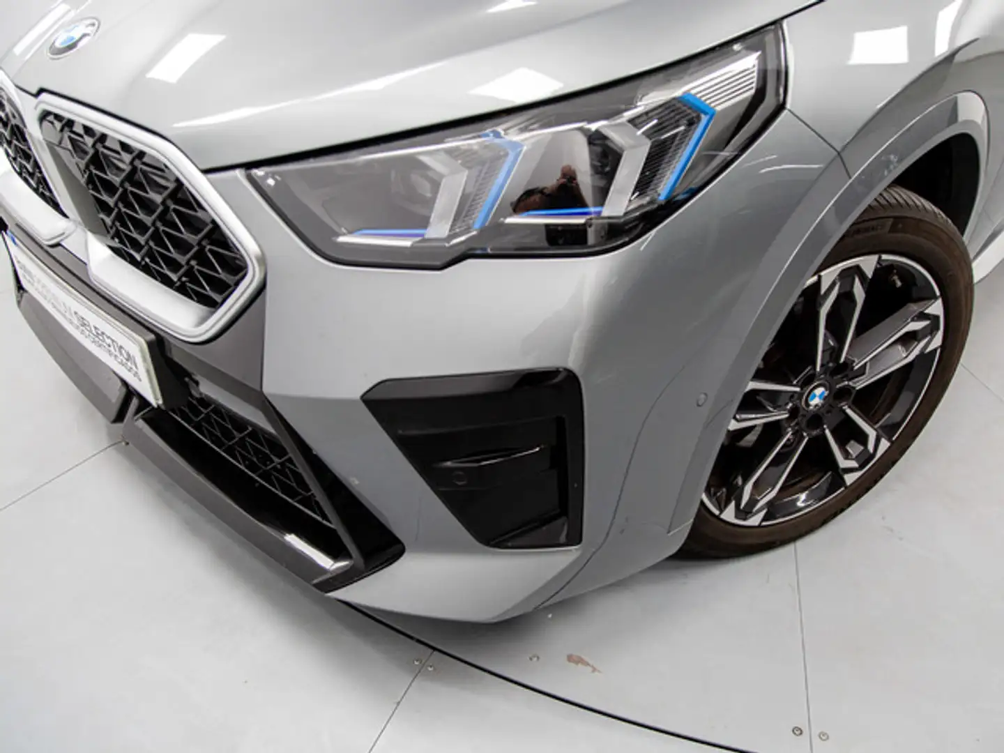 BMW X2 sDrive 18dA Gris - 2