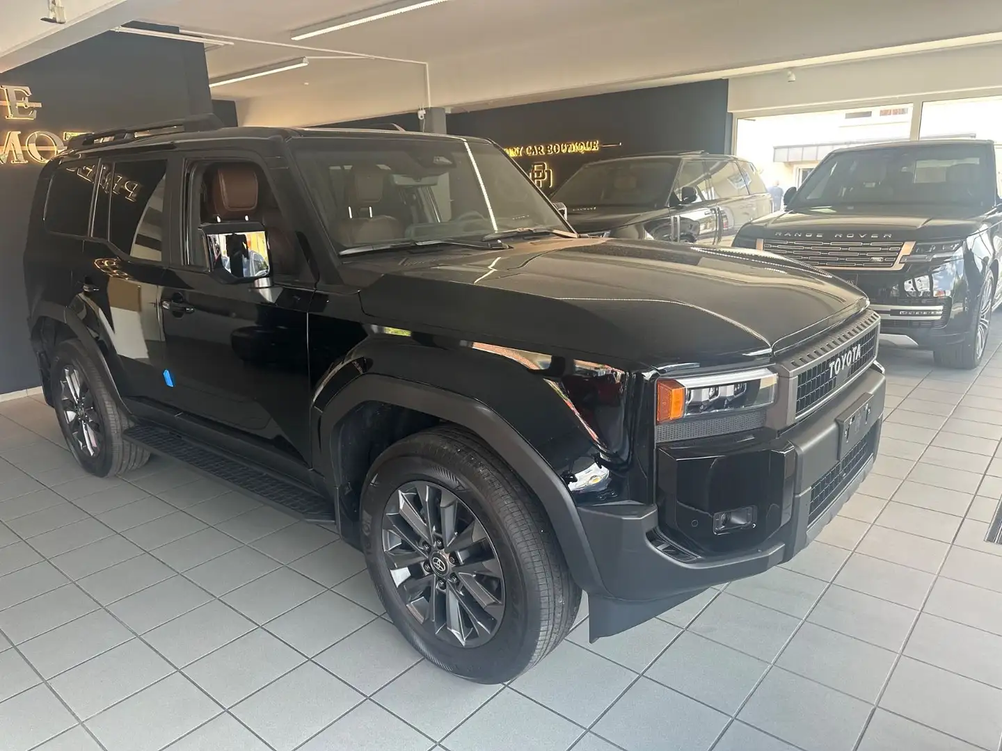 Toyota Land Cruiser 2.4 Hybride 4WD PREMIUM PACKAGE Černá - 2
