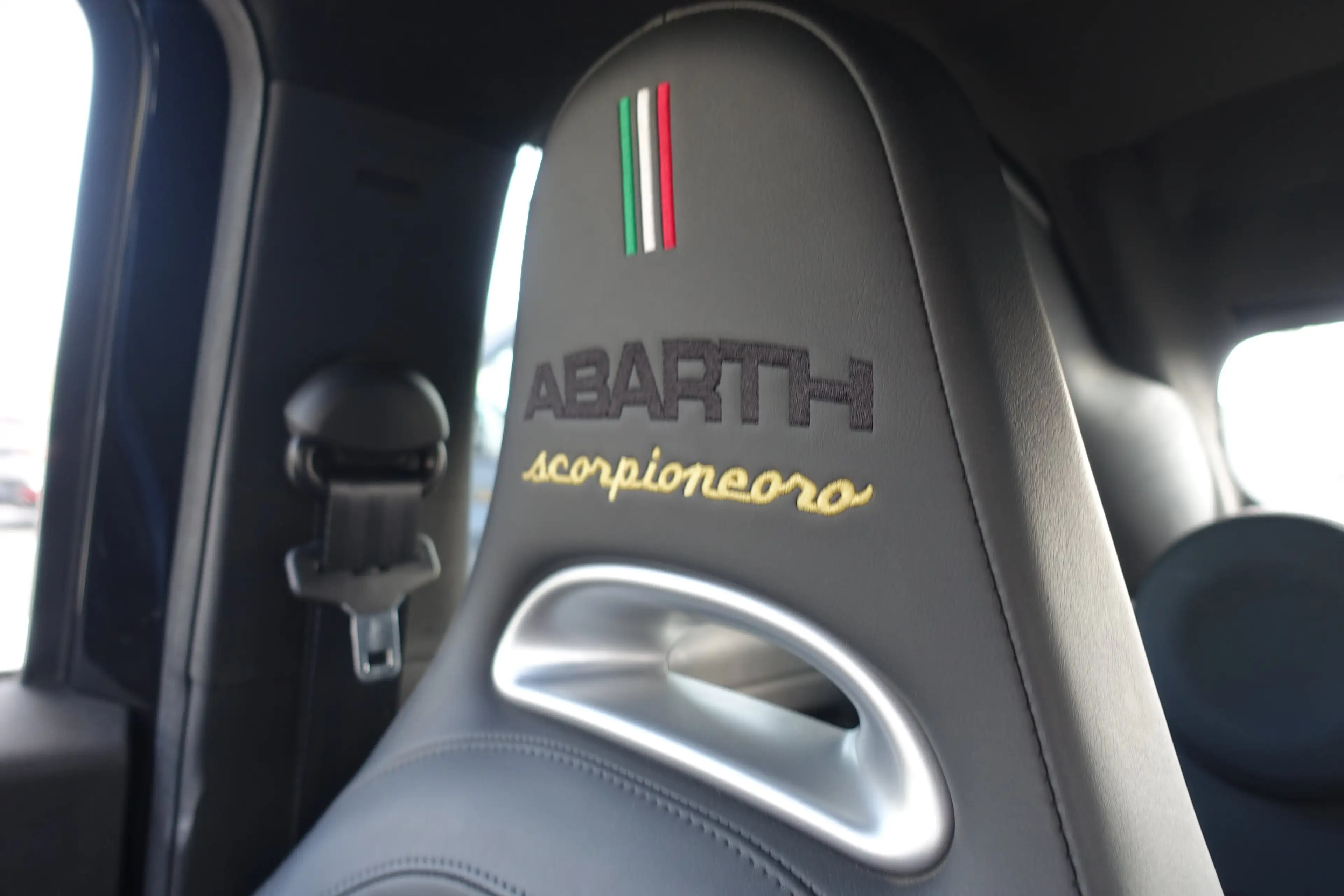 Abarth 595C Scorpioneoro limitiertes Sondermodell 1/2000 Stk. — photo 14