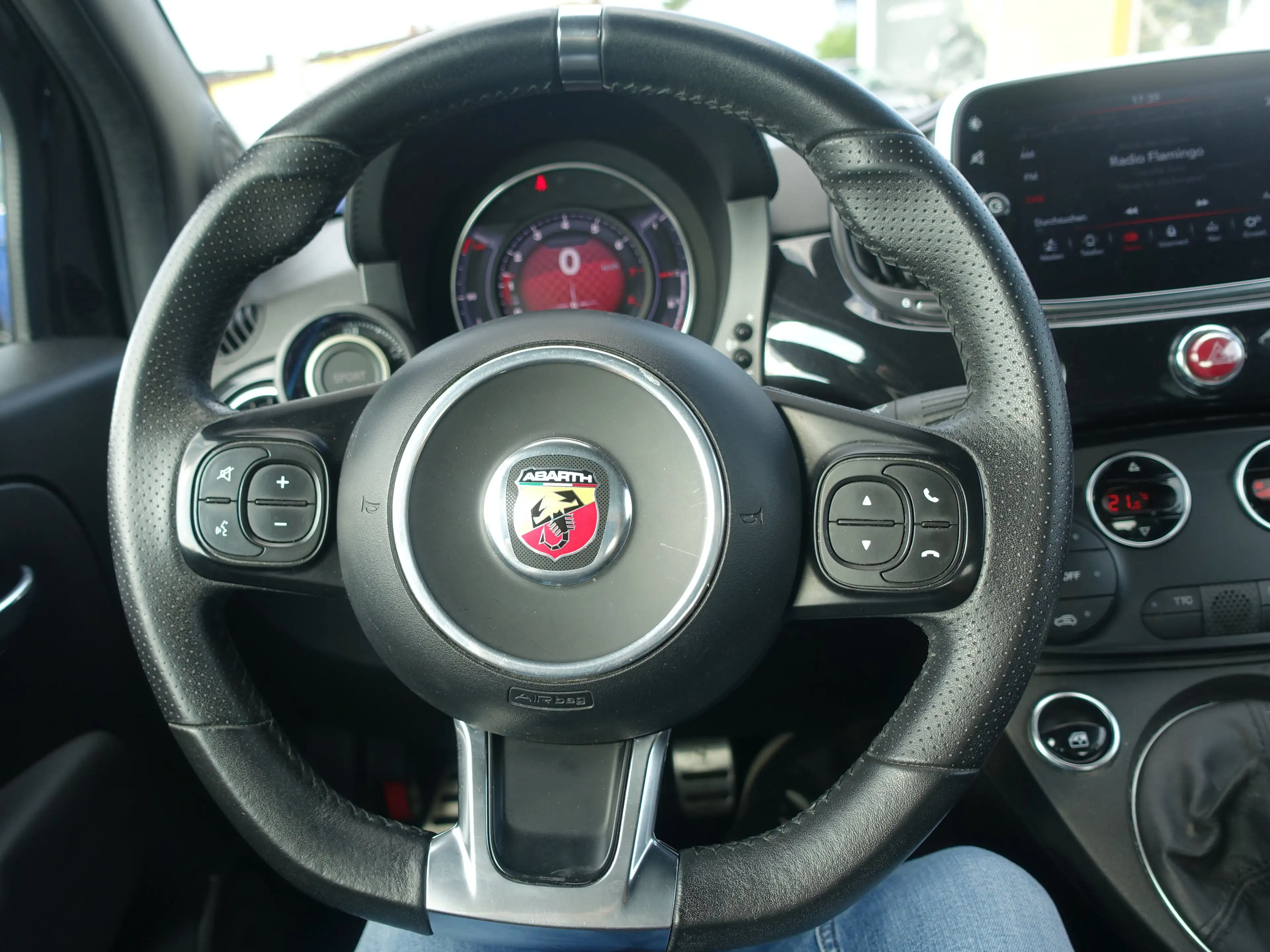 Abarth 595C Scorpioneoro limitiertes Sondermodell 1/2000 Stk. — photo 13