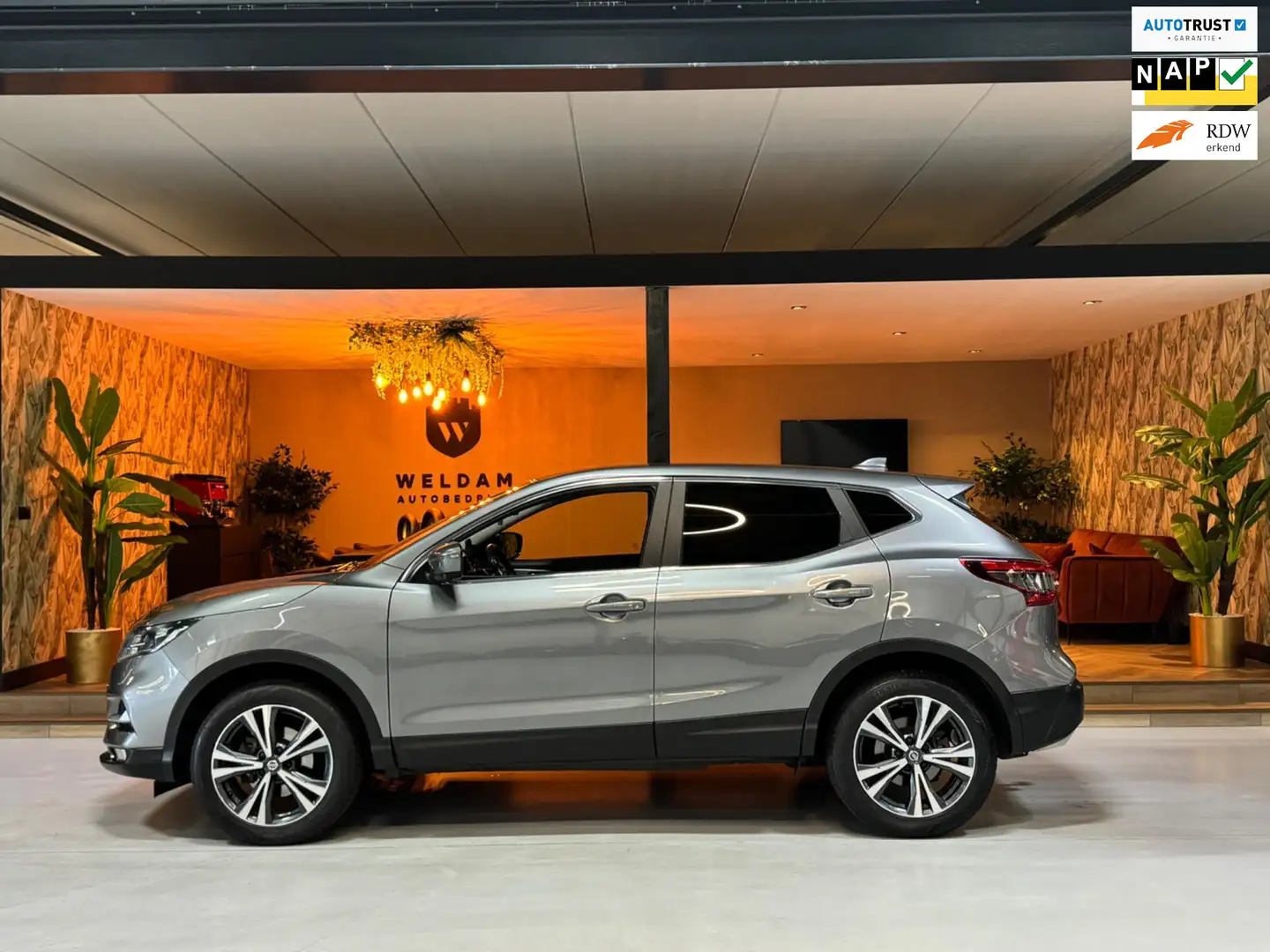 Nissan Qashqai 1.3 DIG-T N-Connecta Garantie Trekhaak 360 StoelVW Grijs - 1
