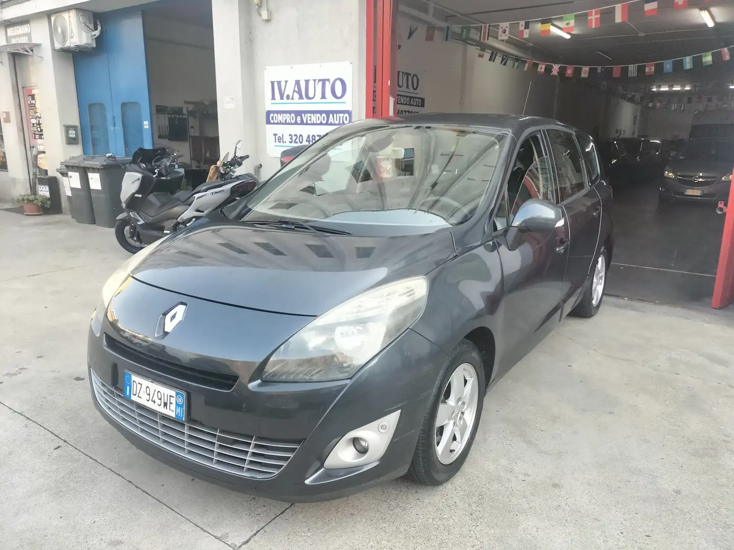 Renault Scenic 1.6 benzina 7 posti Grigio - 1