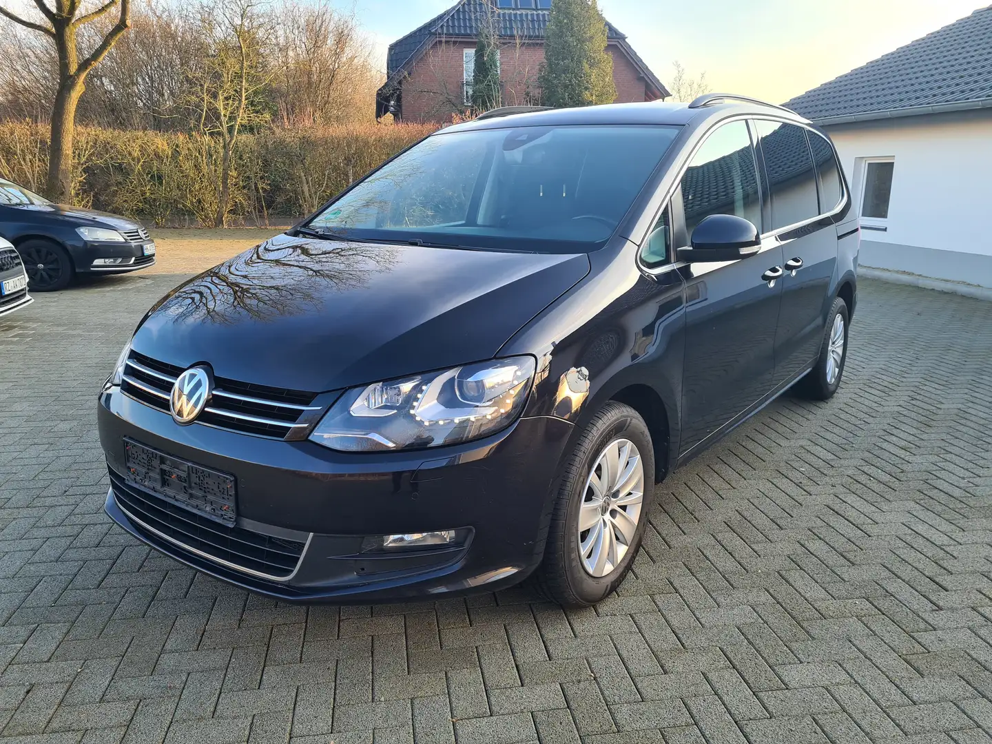 Volkswagen Sharan Sharan 2.0 TDI DSG SCR Comfortline 7 Sitze ACC AHK Schwarz - 1