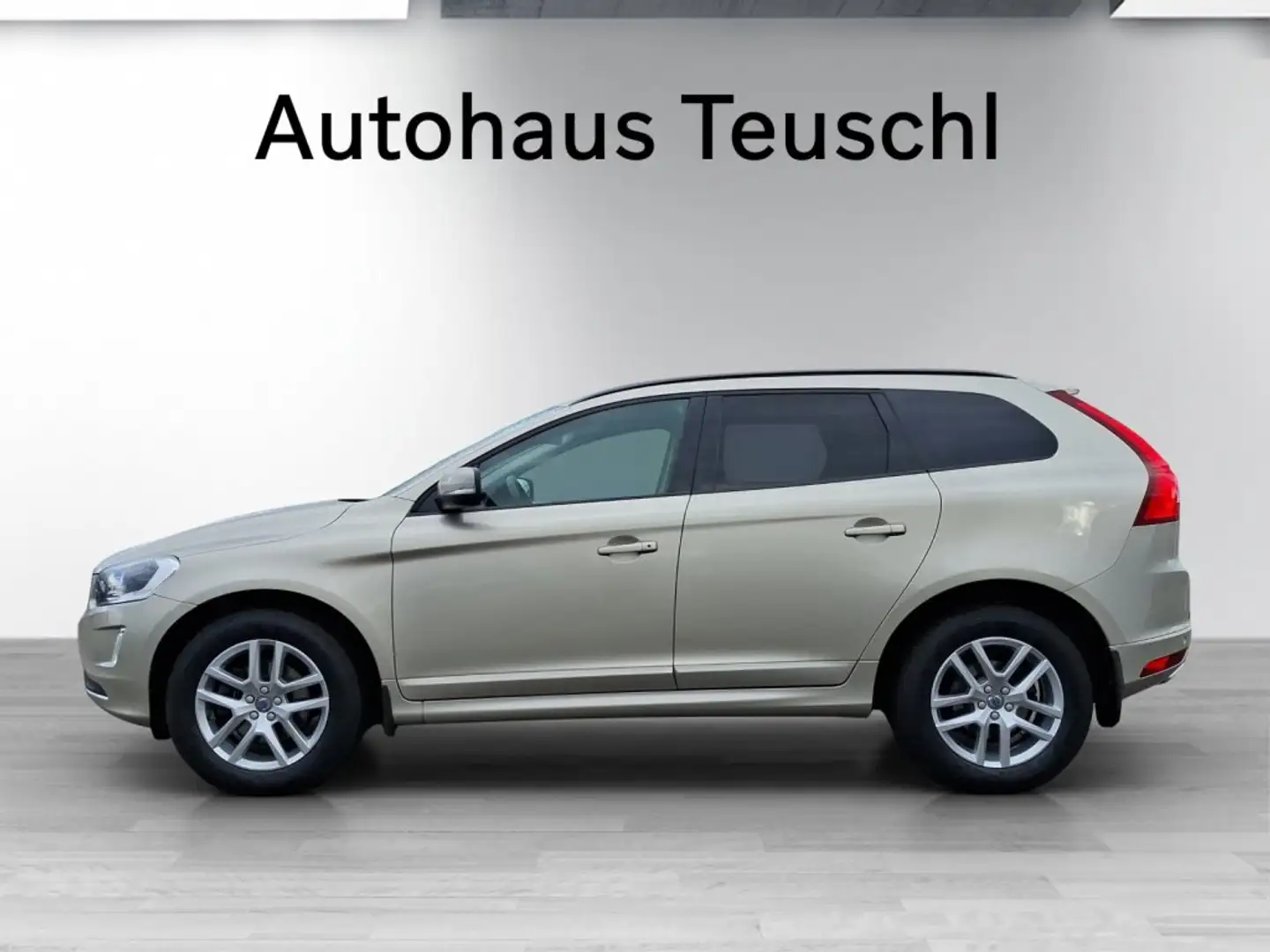 Volvo XC60 D3 Kinetic Beige - 2
