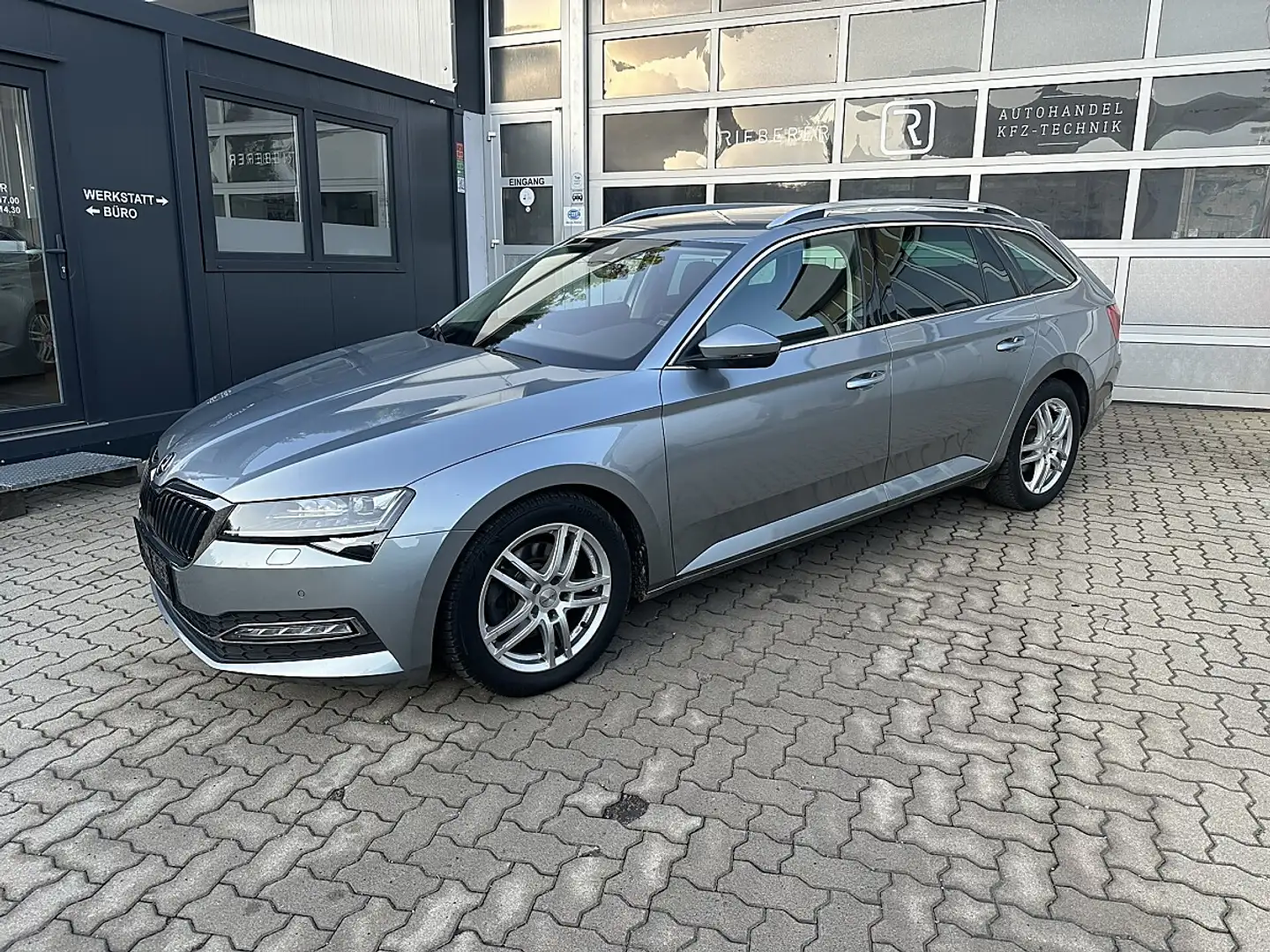 Skoda Superb Kombi 2,0 TDI Style DSG / Mwst ausweisbar Grau - 1