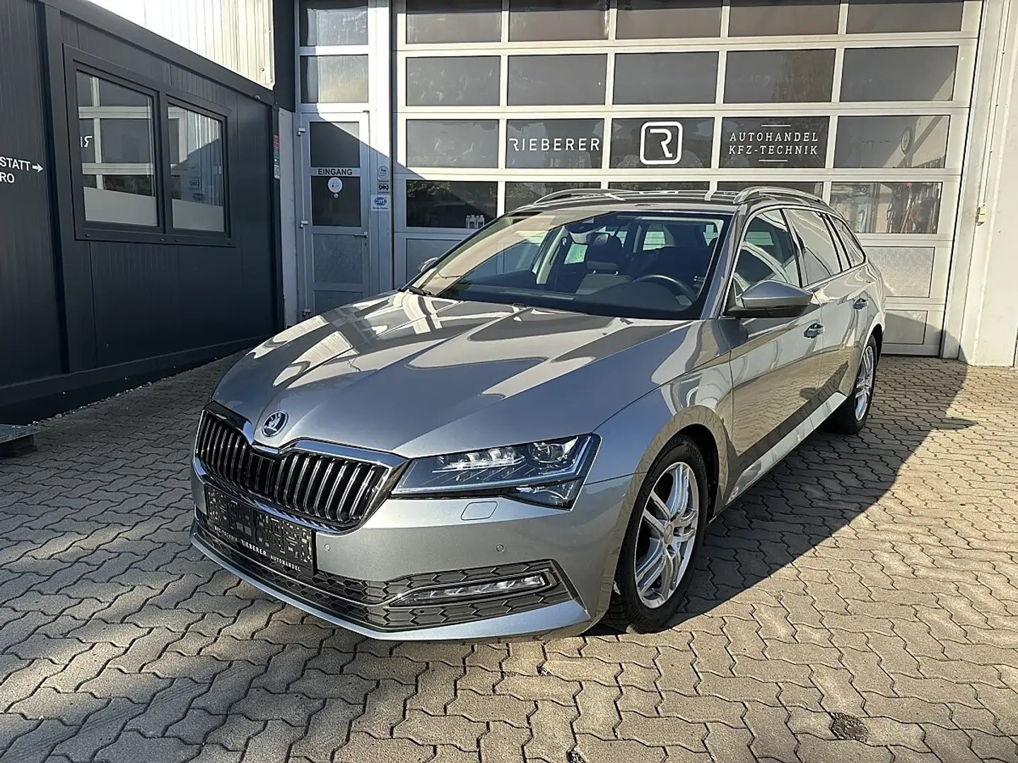 Skoda Superb Kombi 2,0 TDI Style DSG / Mwst ausweisbar Grau - 2