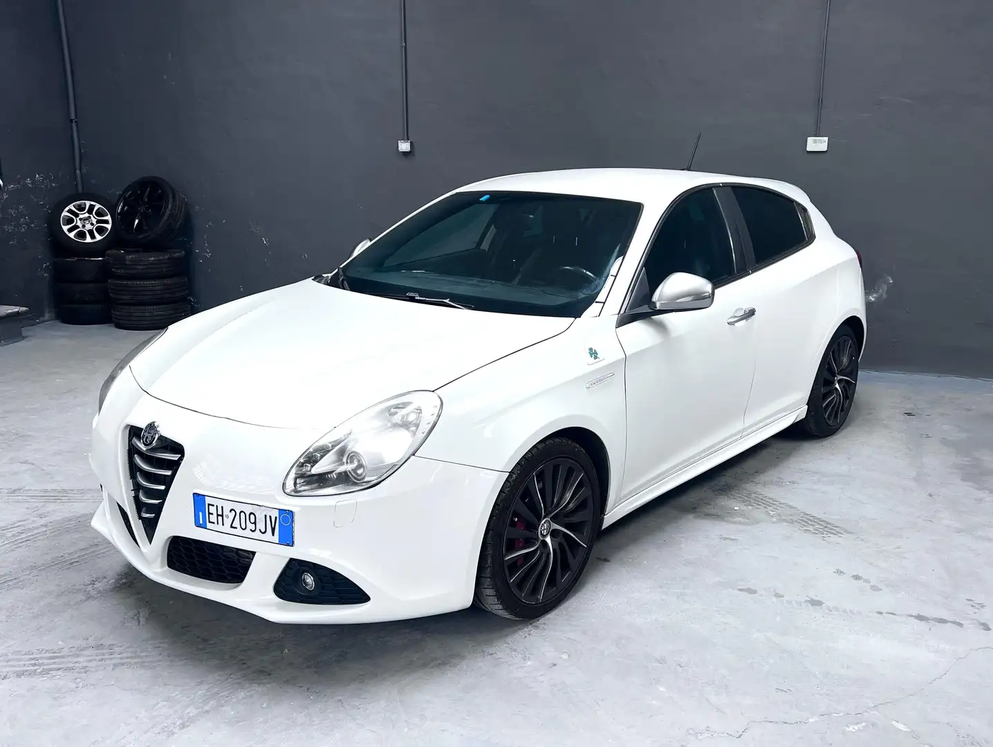 Alfa Romeo Giulietta Giulietta 1750 tbi Quadrifoglio Verde 235cv Blanc - 1