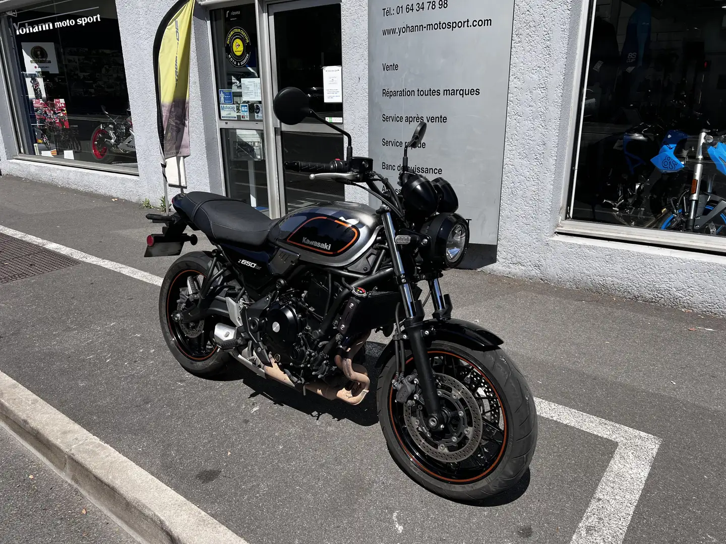 Kawasaki Z 650 Gris - 2