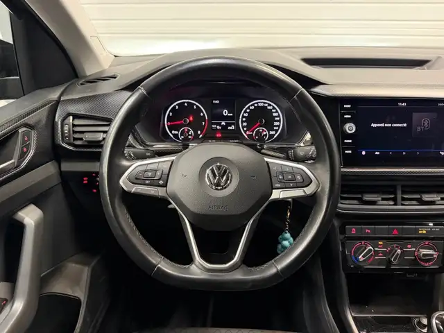 Volkswagen T-Cross view 11