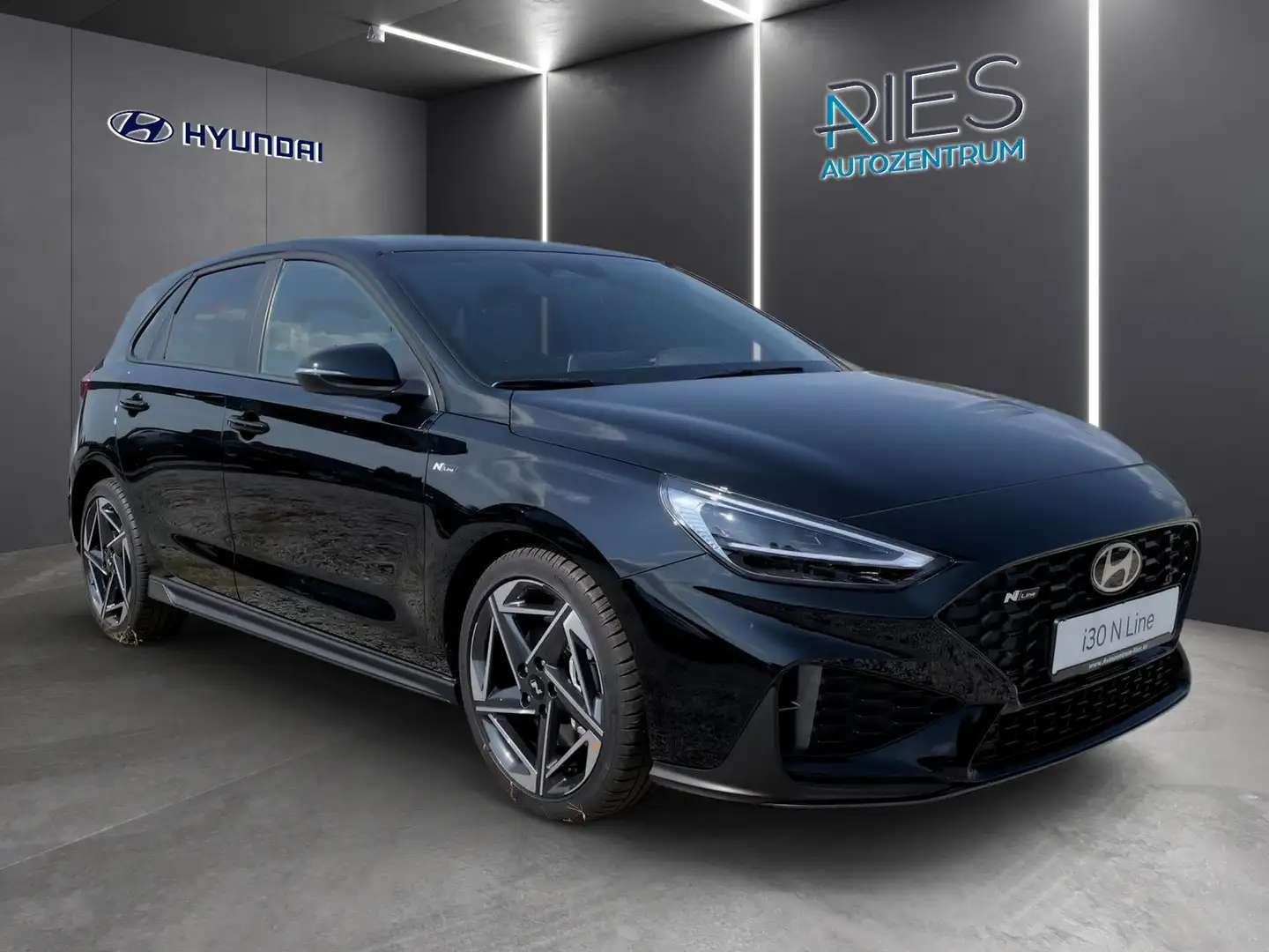 Hyundai i30 1.5 T-GDI KlimaA*LED*Navi*SHZ*2xKlima*ACC*LM Negro - 2