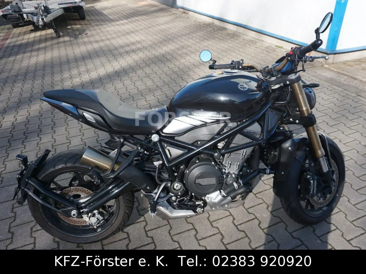 Benelli 752 S Negro - 1