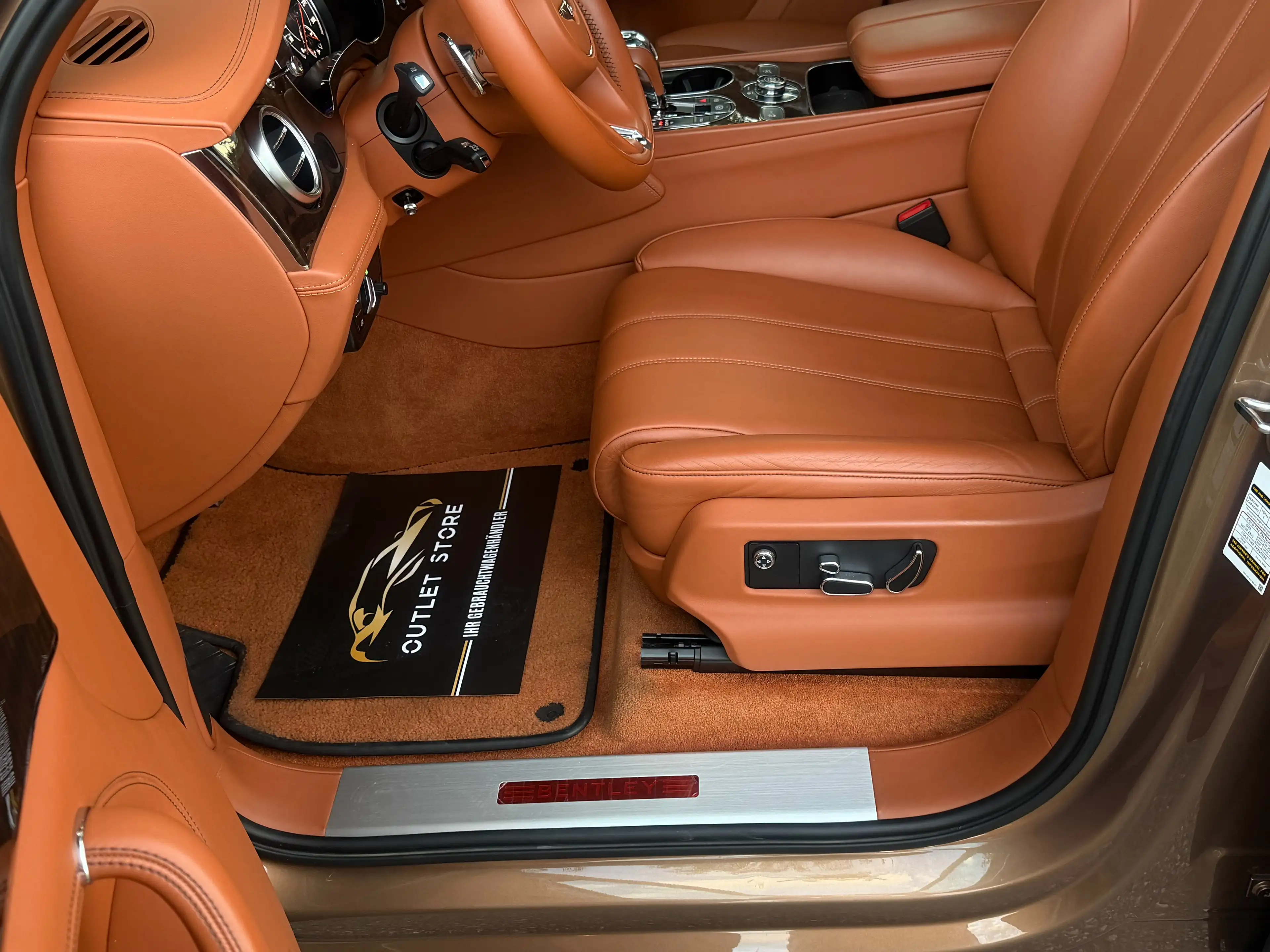 Bentley Bentayga 6,0 W12*First-Class*Carbon*ALL-BLACK*Ein_Traum* — photo 11