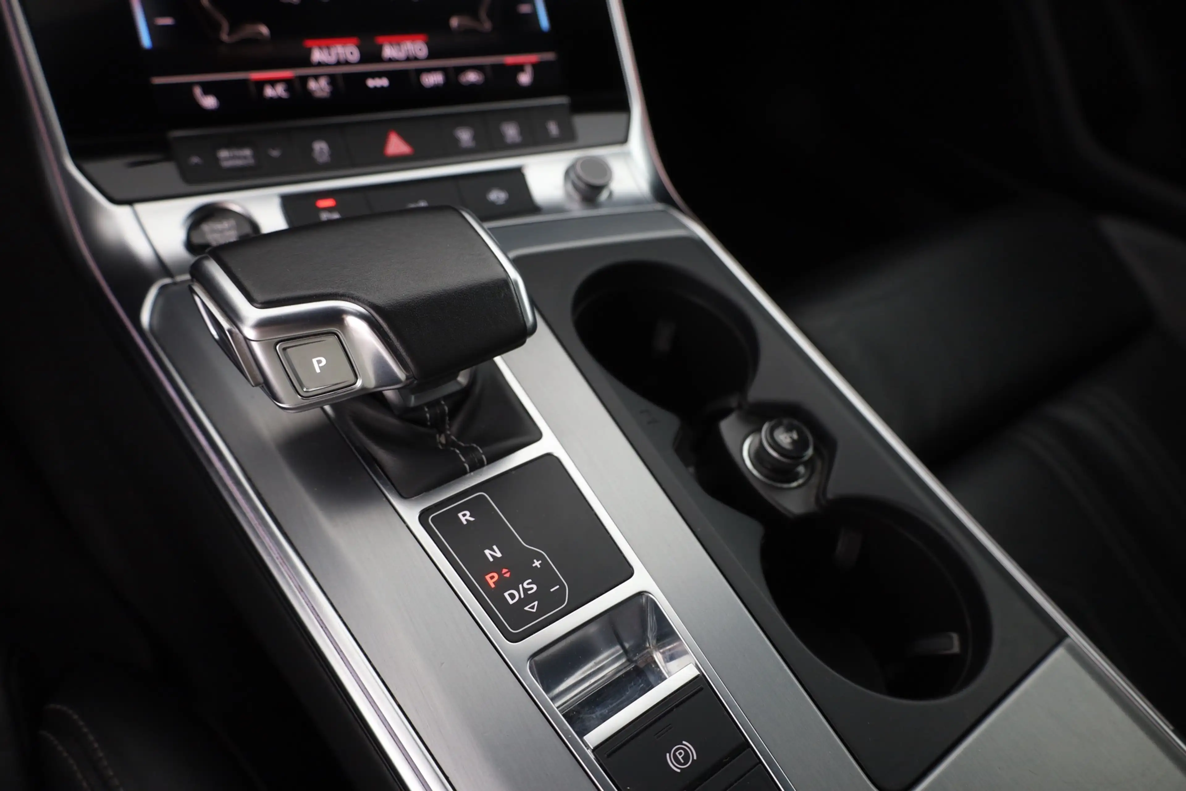 Audi A6 Avant 45 TDI quattro S-line LED Standheizung — photo 13