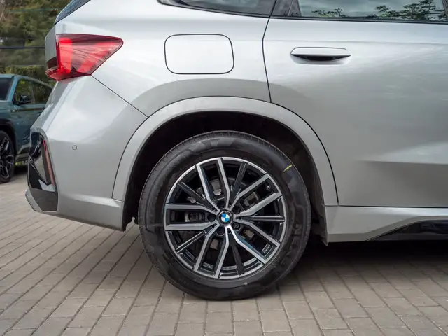 BMW X1 view 9